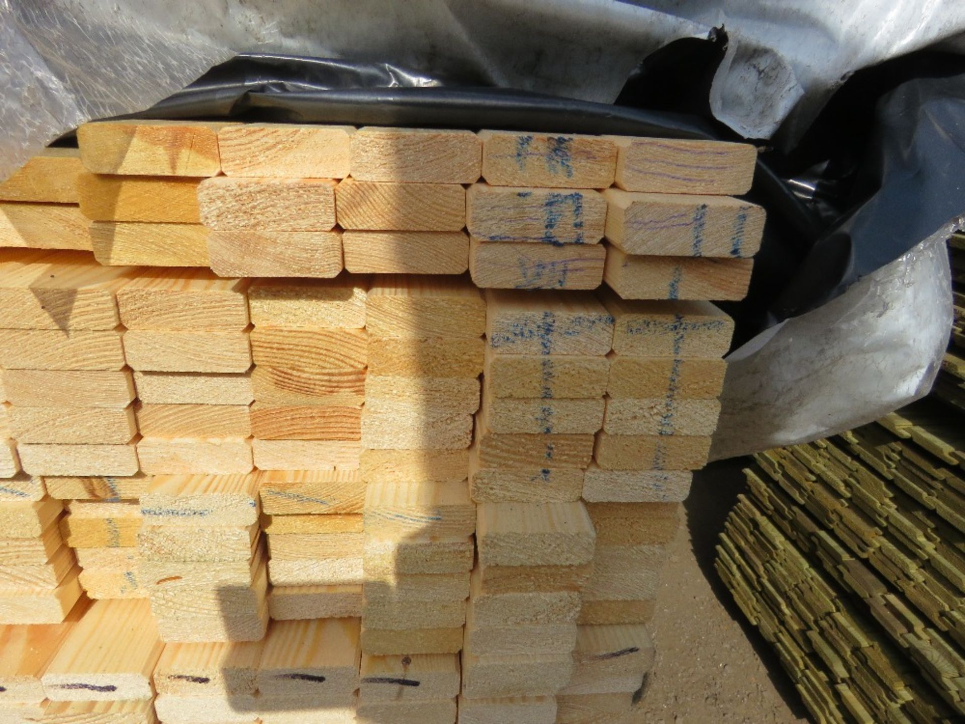 PACK OF UNTREATED VENETIAN PALE STRIPS 1.83M X 45MM X 16MM APPROX. - Image 3 of 3