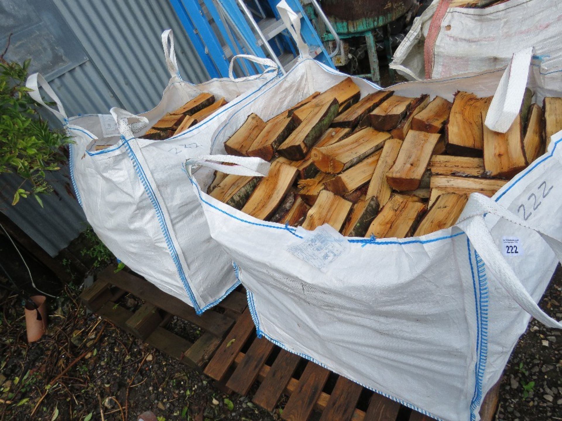 2 X BULK BAGS OF FIREWOOD LOGS, MAINLY SILVER BIRCH. THIS LOT IS SOLD UNDER THE AUCTIONEERS MARGI