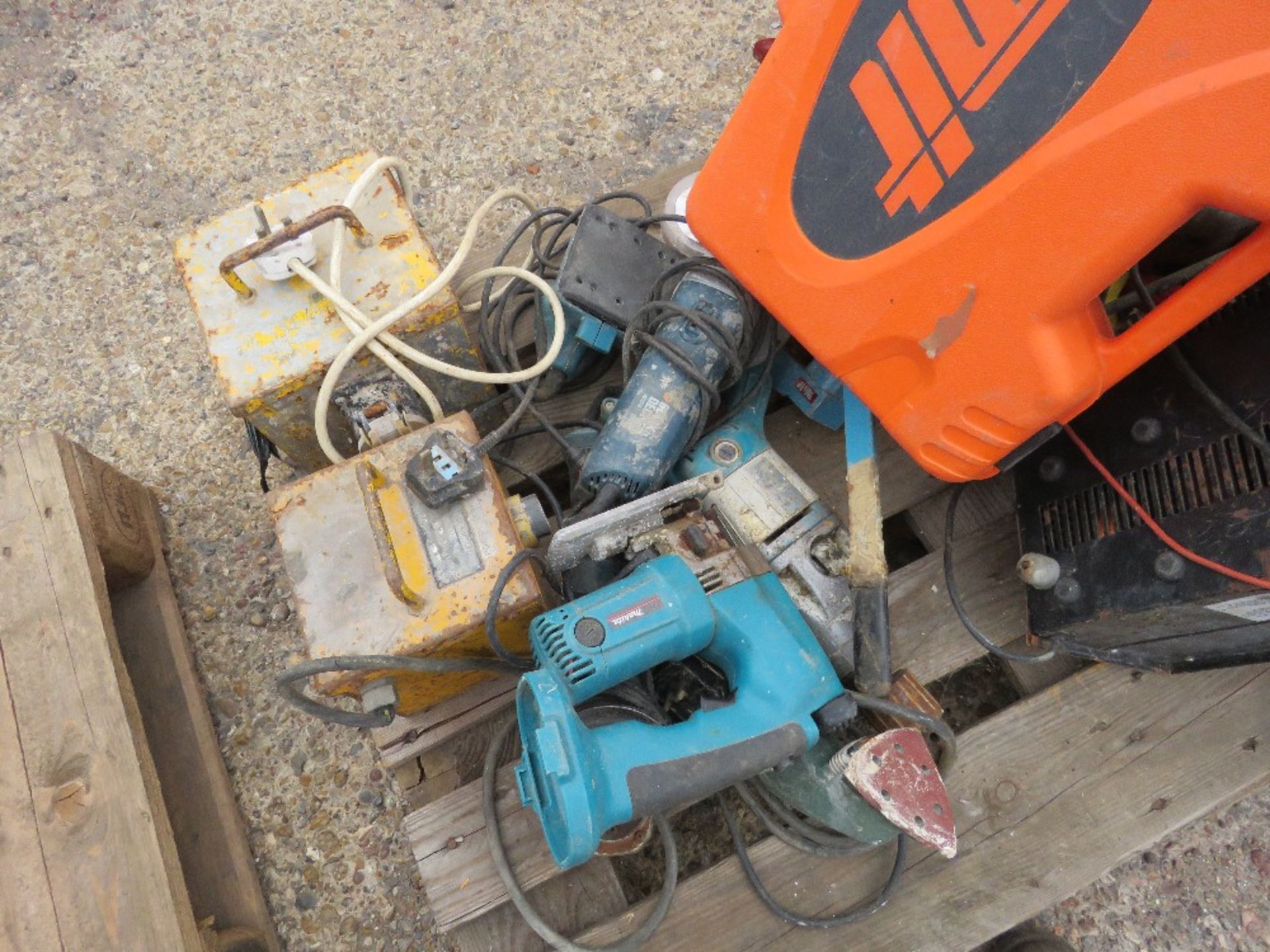 PALLET OF SUNDRY ITEMS, TOOLS ETC. THIS LOT IS SOLD UNDER THE AUCTIONEERS MARGIN SCHEME, THEREFOR - Image 5 of 6