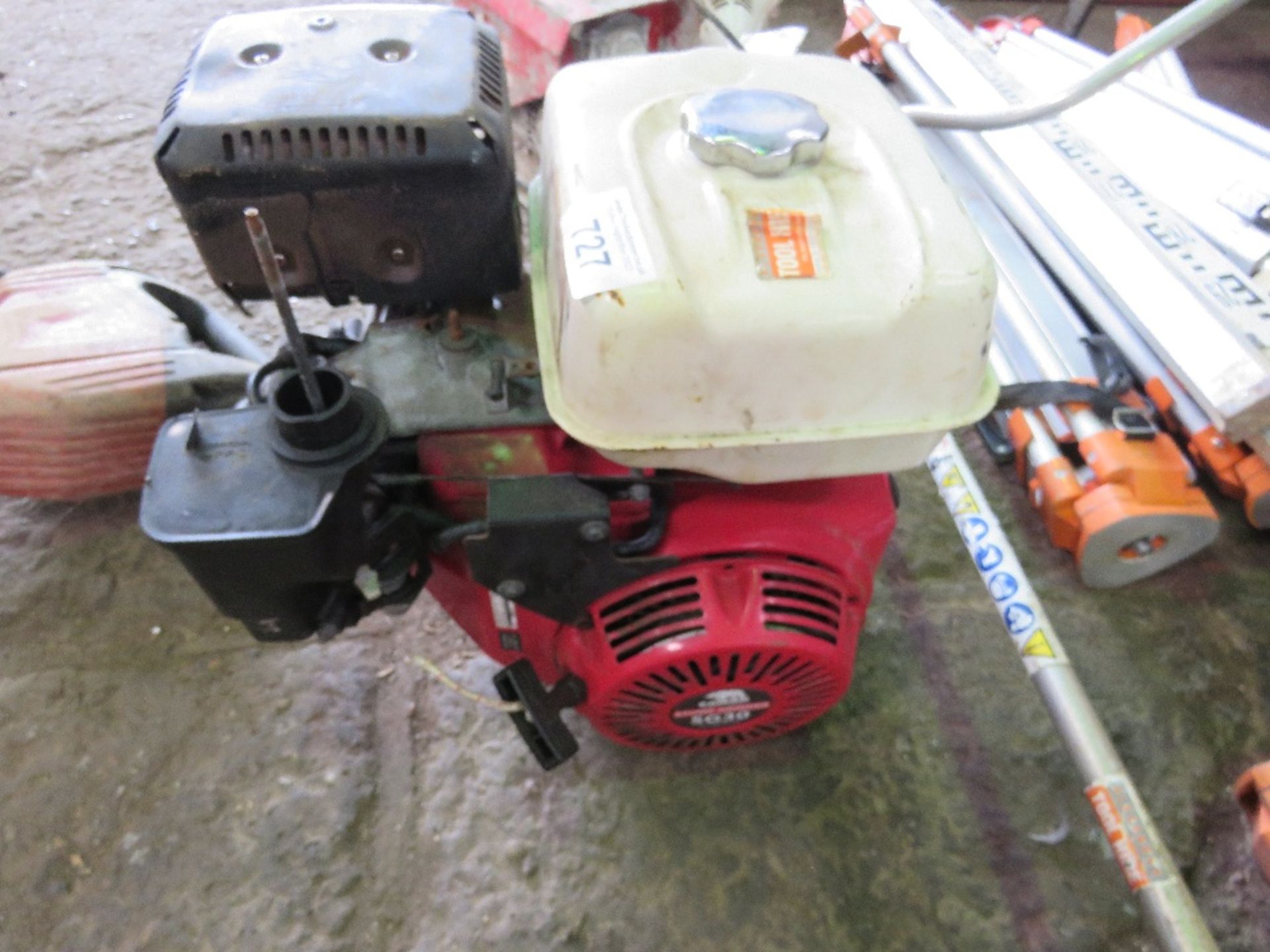 LARGE SIZED HONDA TYPE ENGINE. THIS LOT IS SOLD UNDER THE AUCTIONEERS MARGIN SCHEME, THEREFORE NO - Image 3 of 4