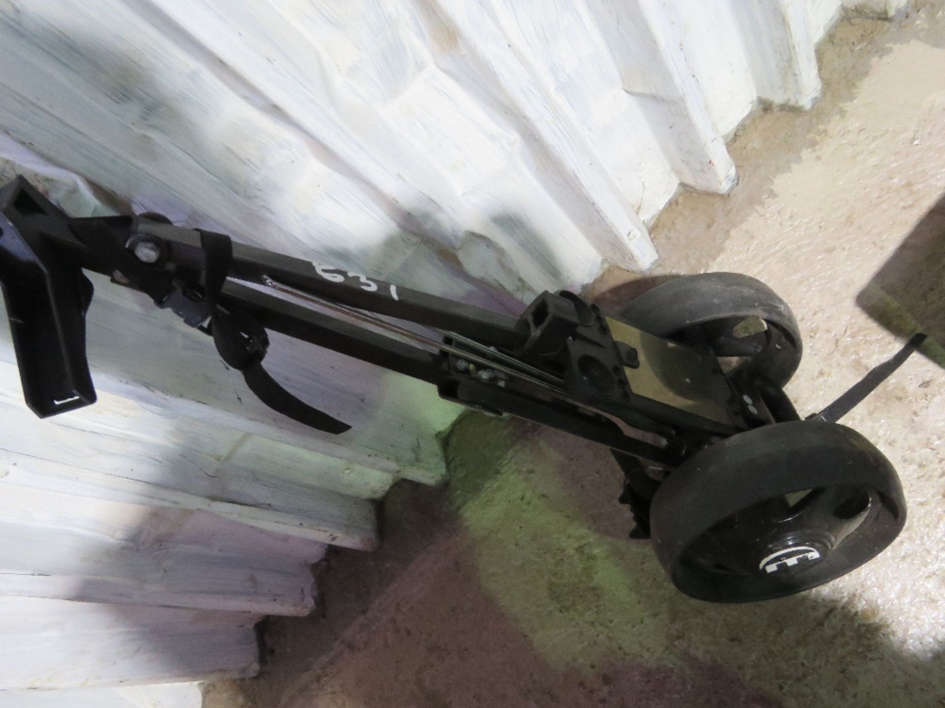 GOLF CLUBS, TROLLEY AND FITNESS WEIGHTS. THIS LOT IS SOLD UNDER THE AUCTIONEERS MARGIN SCHEME, TH - Image 8 of 10