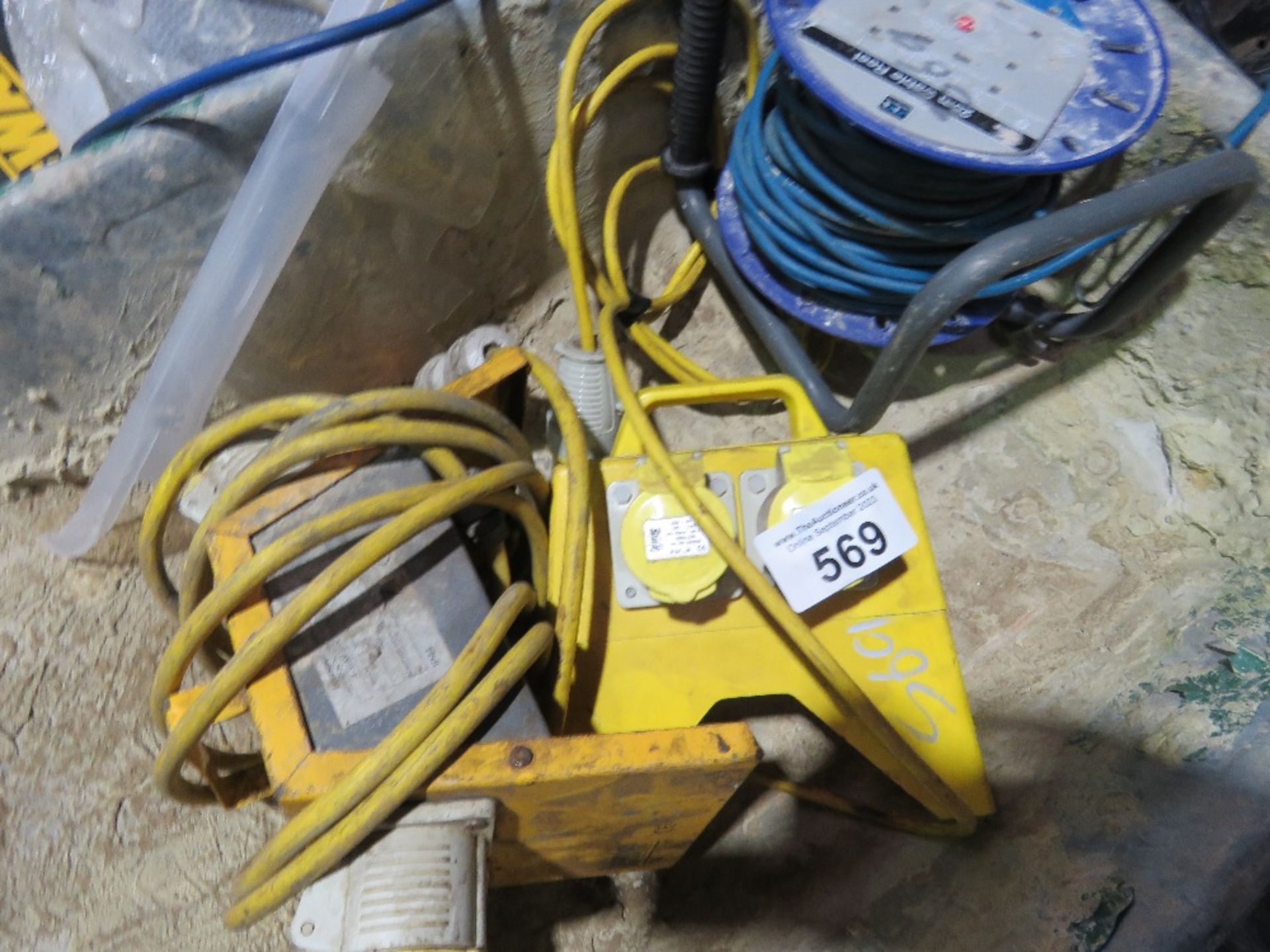 WHEEL BARROW CONTAINING EXTENSION LEADS, JUNCTION BOXES. THIS LOT IS SOLD UNDER THE AUCTIONEERS M - Image 4 of 5