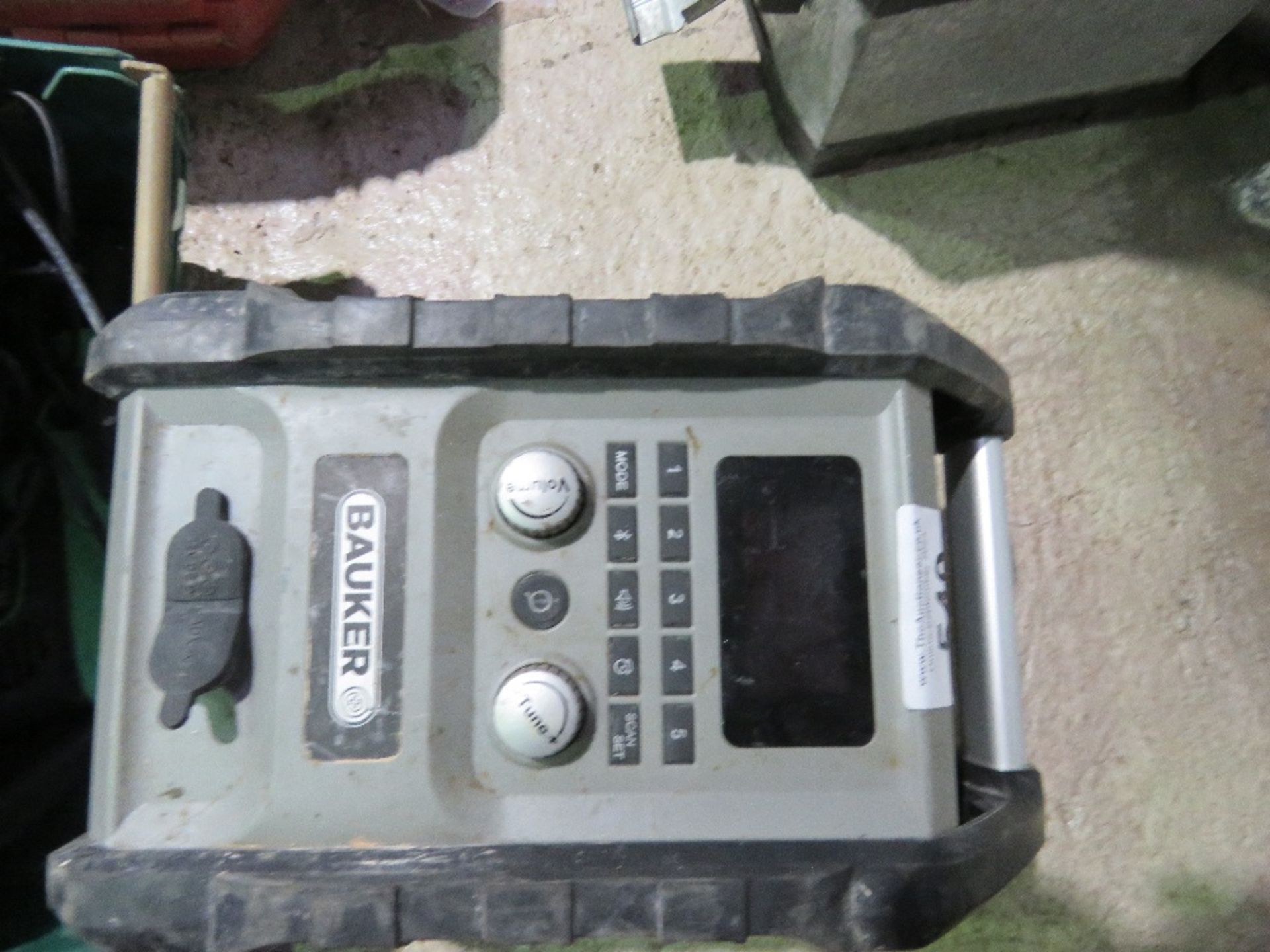 RADIO, LIGHT AND ASSORTED TOOLS ETC. THIS LOT IS SOLD UNDER THE AUCTIONEERS MARGIN SCHEME, THEREF - Image 4 of 5