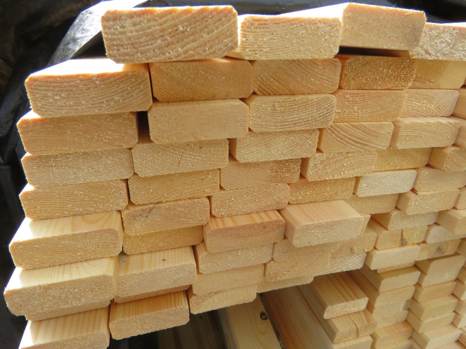 LARGE PACK OF UNTREATED VENETIAN PALE TIMBER CLADDING SLATS: 1.83M LENGTH X 45MM X 16MM APPROX. - Image 3 of 3