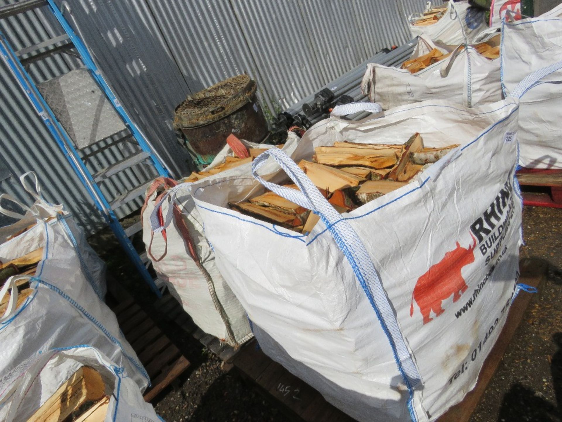 2 X BULK BAGS OF FIREWOOD LOGS, MAINLY SILVER BIRCH. THIS LOT IS SOLD UNDER THE AUCTIONEERS MARGI - Image 2 of 4