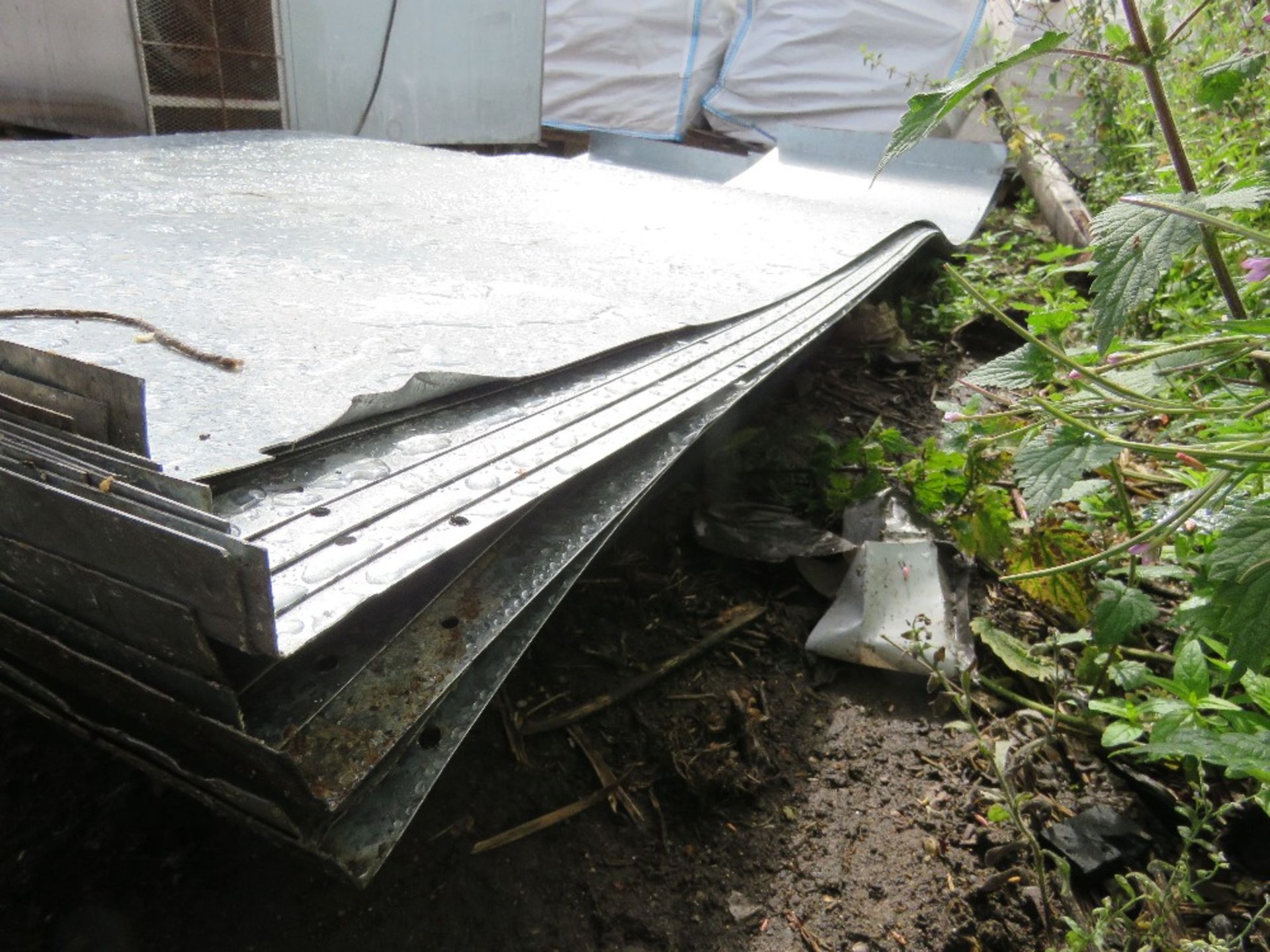 QUANTITY OF FLAT GALVANISED SHEETS, FULL AND HALF SIZES. THIS LOT IS SOLD UNDER THE AUCTIONEERS - Image 4 of 5