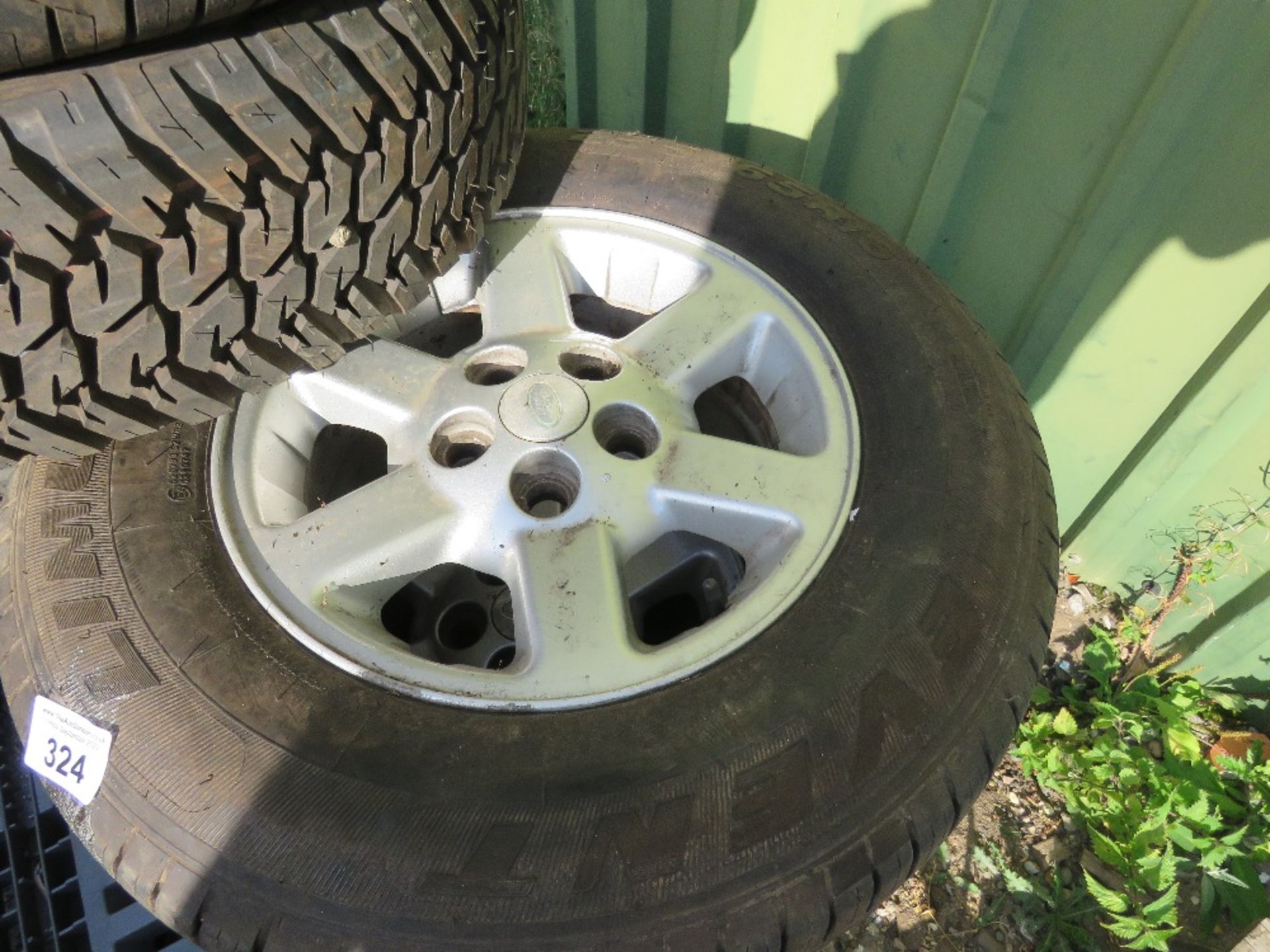 4 X LANDROVER 255-65R16 ALLOY WHEELS AND TYRES PLUS 2 OTHER 16" TYRES. THIS LOT IS SOLD UNDER THE - Image 3 of 7