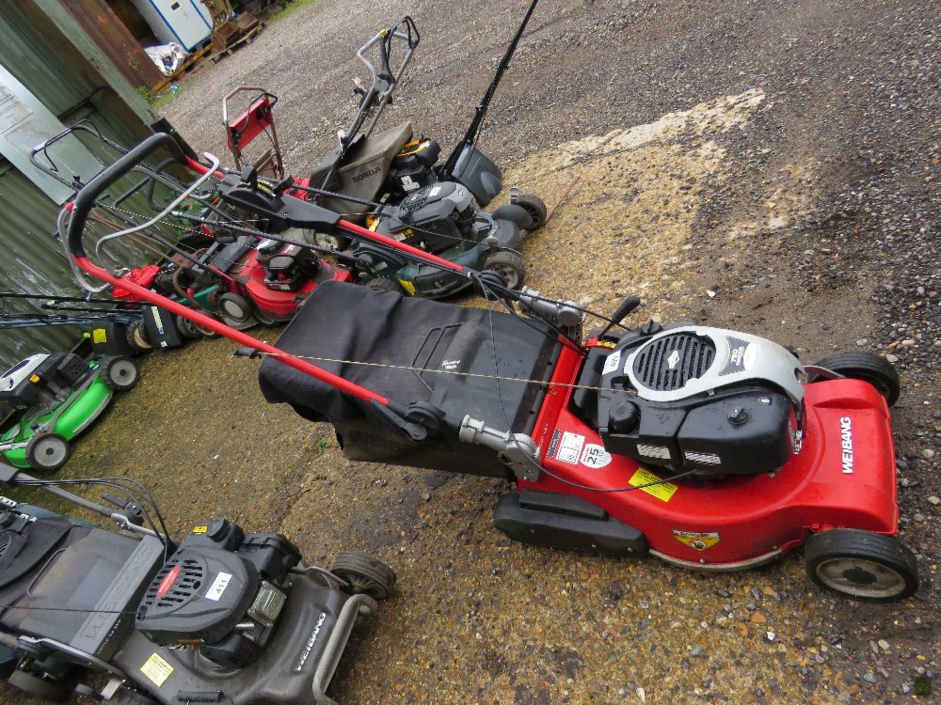 WEIBANG LEGACY 48V ROLLER MOWER WITH COLLECTOR. DIRECT FROM LOCAL LANDSCAPE COMPANY WHO ARE CLOSING - Image 2 of 3