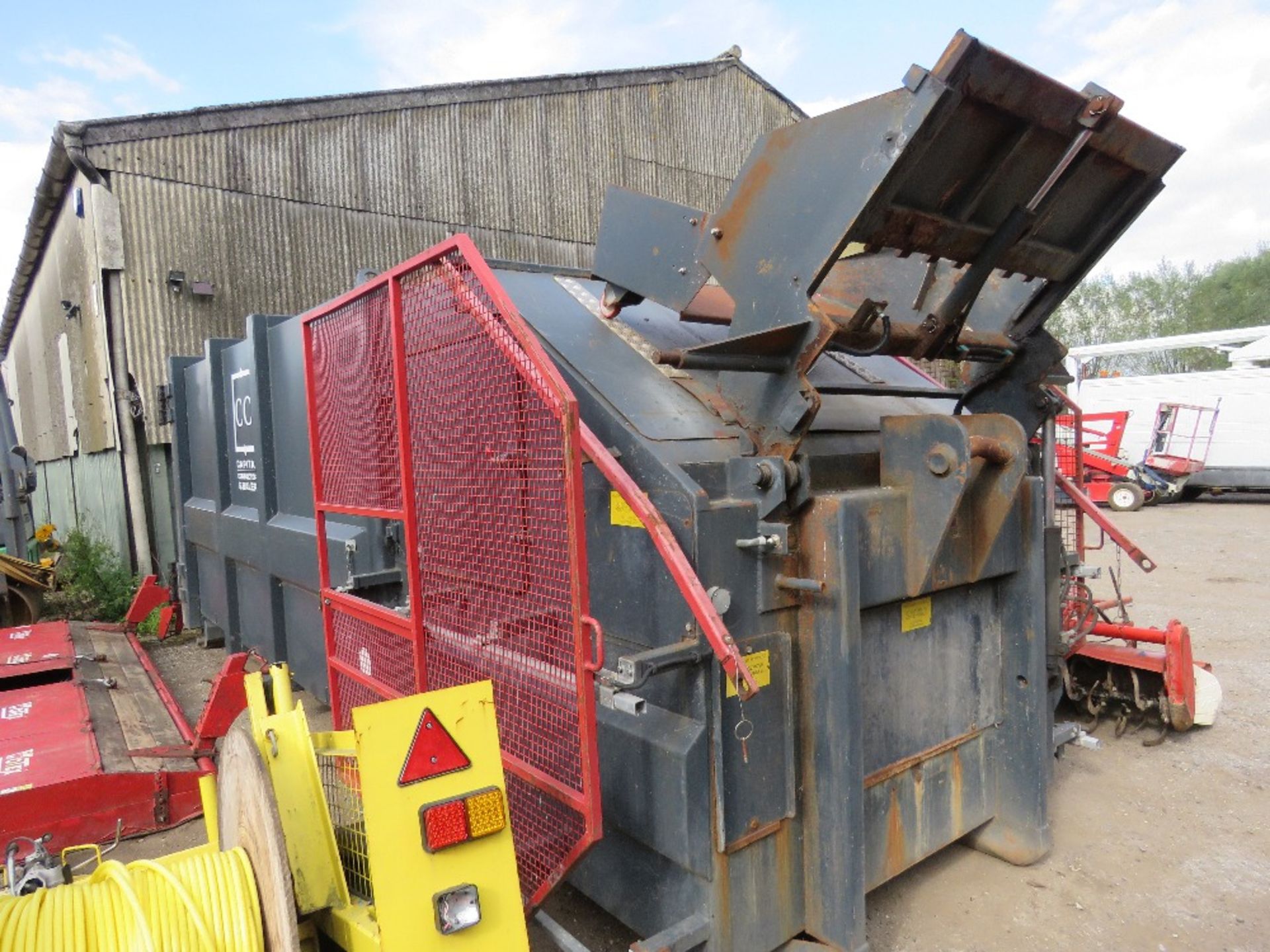 CAPITAL COMPACTORS CP30 HOOK LOADER COMPACTOR UNIT, BELIEVED TO BE 2017 BUILD. SOURCED FROM LARGE CO - Image 4 of 17