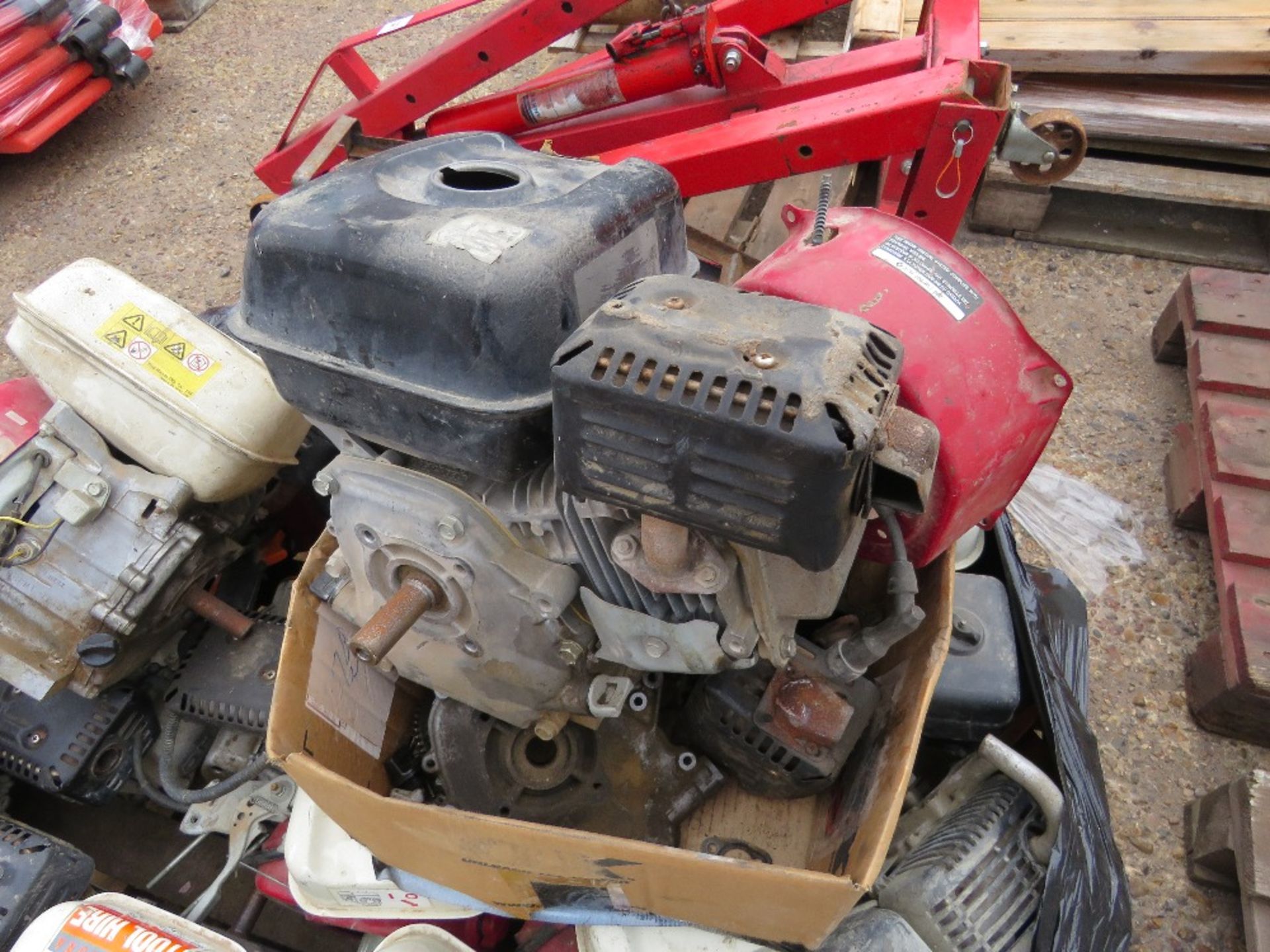 PALLET OF HONDA TYPE ENGINES. THIS LOT IS SOLD UNDER THE AUCTIONEERS MARGIN SCHEME, THEREFORE NO - Image 3 of 8