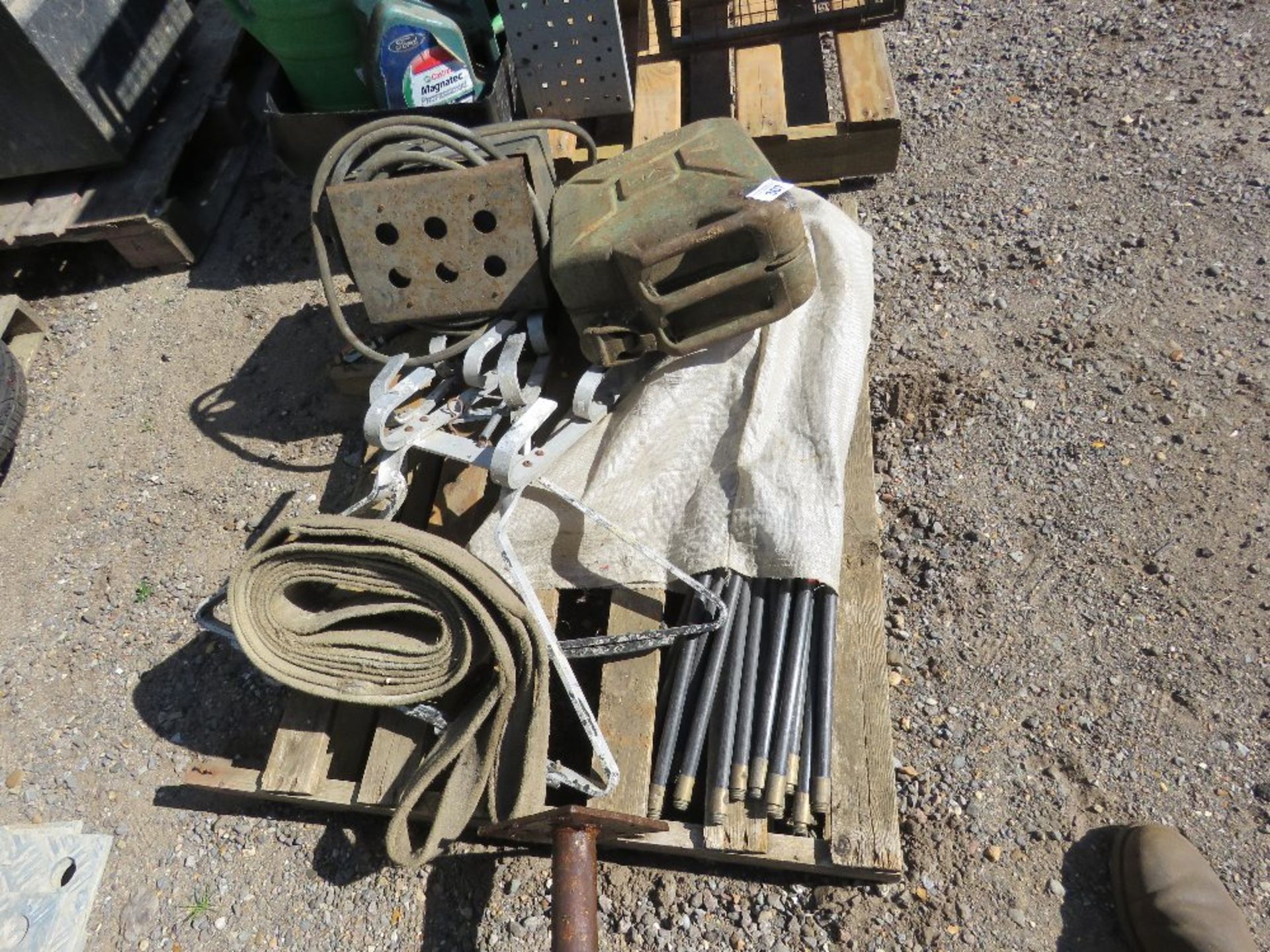 ASSORTED SUNDRIES: DRAIN RODS, STRAP, 2 X LADDERS TAYS, GAS HEATER, GERRY CAN. THIS LOT IS SOLD U - Image 2 of 3