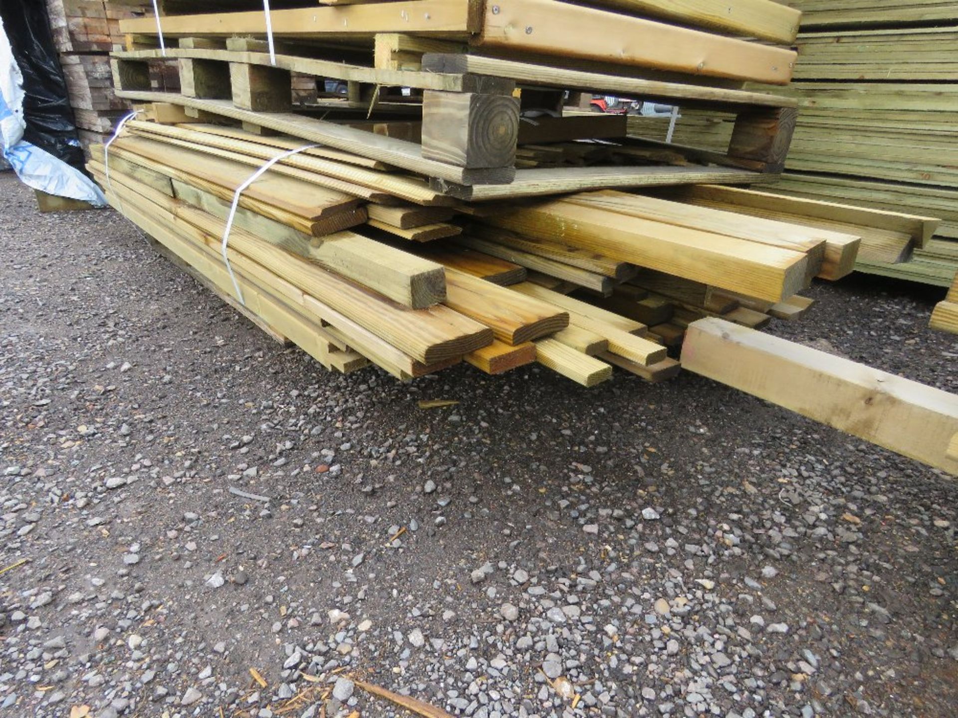 PACK OF ASSORTED TREATED FENCING TIMBER BOARDS, BATTENS AND POSTS. - Image 2 of 3