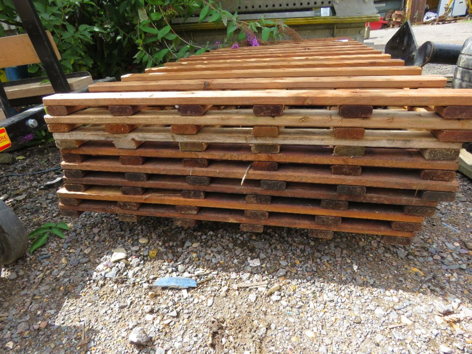 STACK OF 8NO WOODEN TRELLIS PANELS 1.68M X 0.72M APPROX. THIS LOT IS SOLD UNDER THE AUCTIONEERS M - Image 4 of 5