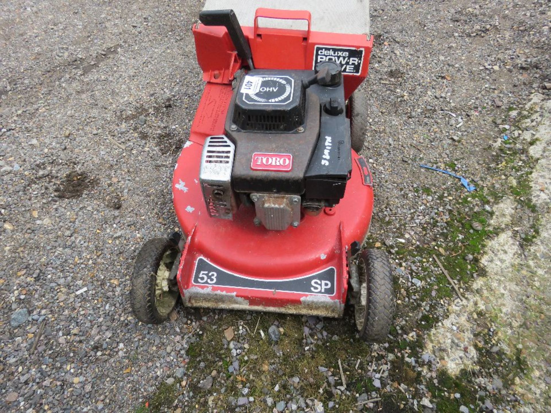 TORO MOWER WITH A COLLECTOR. THIS LOT IS SOLD UNDER THE AUCTIONEERS MARGIN SCHEME, THEREFORE NO V - Image 3 of 5