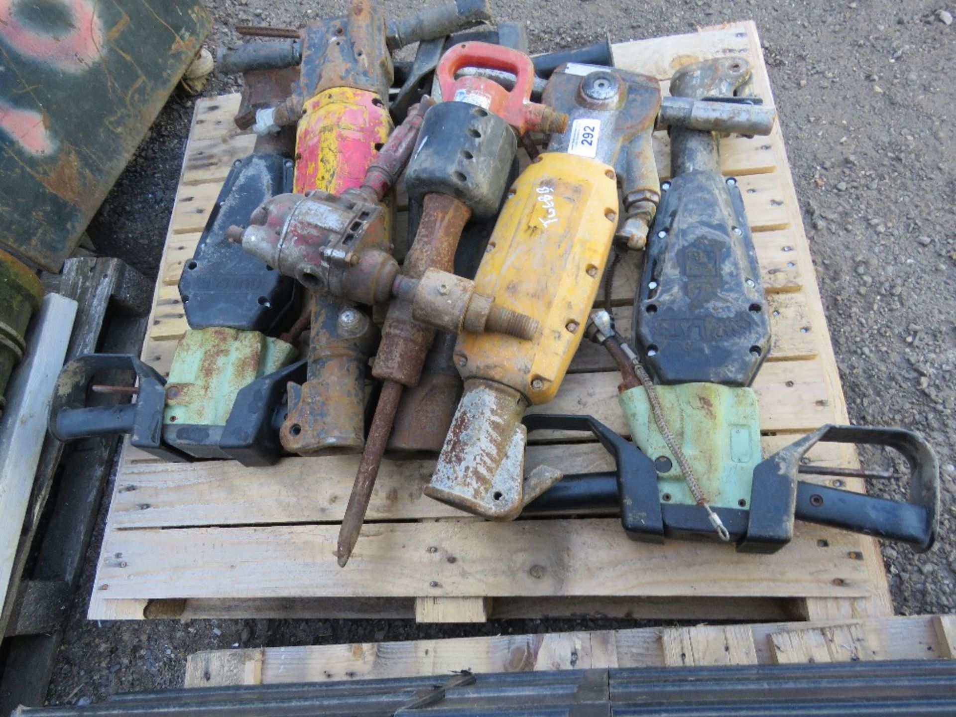 7NO ASSORTED AIR BREAKERS PLUS A CORE DRILL. - Image 3 of 6