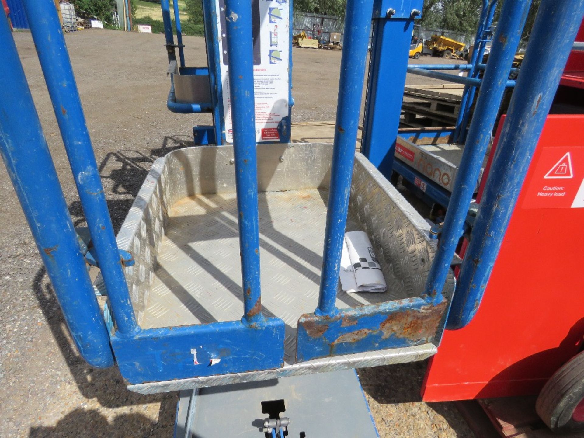 POWER TOWER PECOLIFT MANUAL OPERATED MAST ACCESS PLATFORM, YEAR 2015. WHEN TESTED WAS SEEN TO RAISE - Image 3 of 4