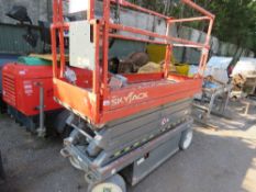 SKYJACK 3226 SCISSOR ACCESS LIFT YEAR 2014 SN:27021259. WHEN TESTED WAS SEEN TO WORK ON LOWER CONTRO
