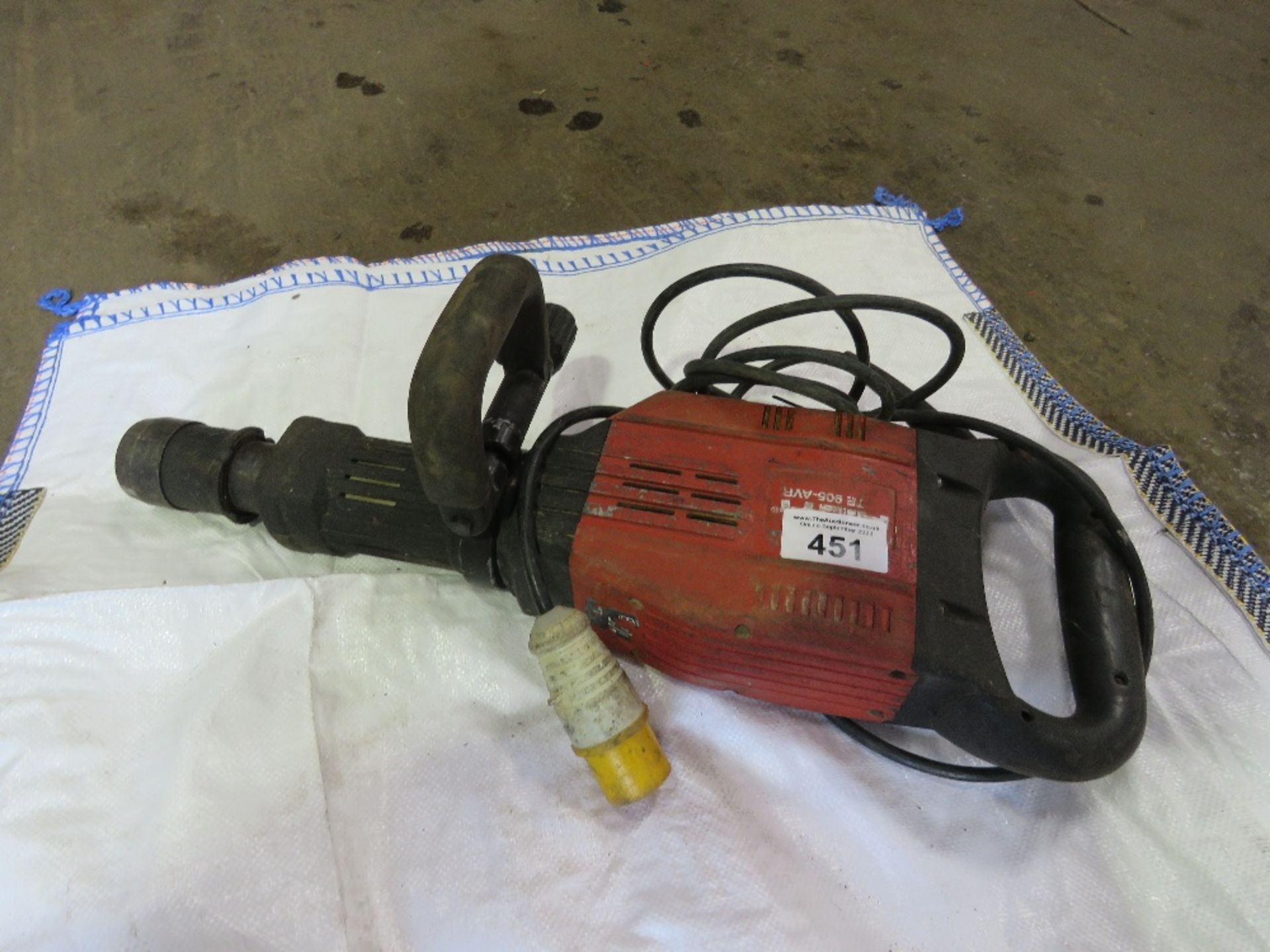 HILTI TE905AVR HEAVY DUTY BREAKER, 110VOLT POWERED.