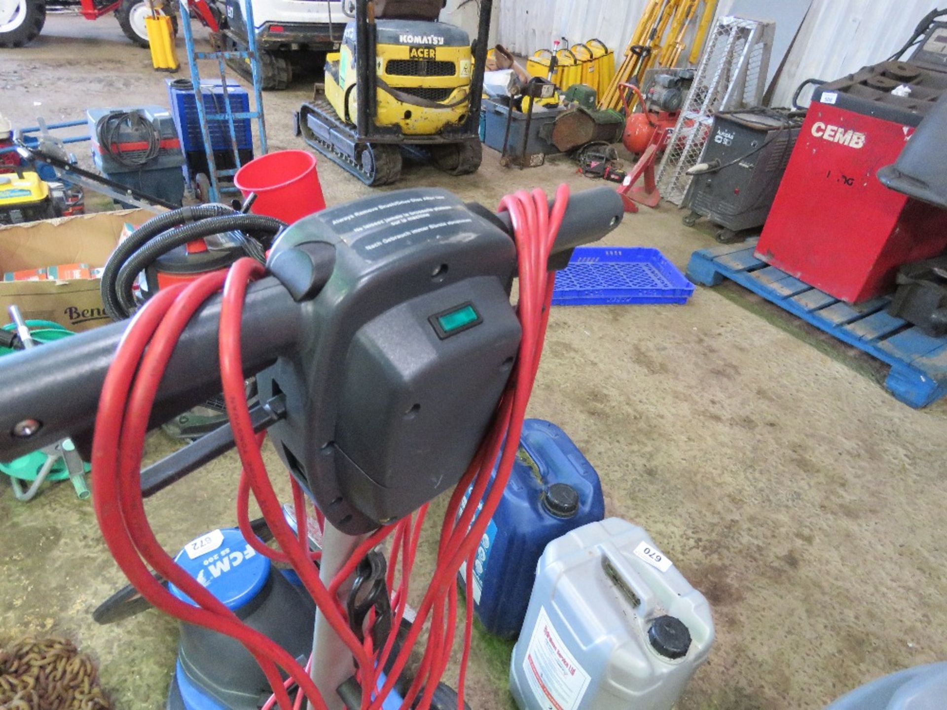 FCM200 FLOOR SCRUBBER UNIT WITH HEADS, 240VOLT POWERED. THIS LOT IS SOLD UNDER THE AUCTIONEERS MA - Image 6 of 6