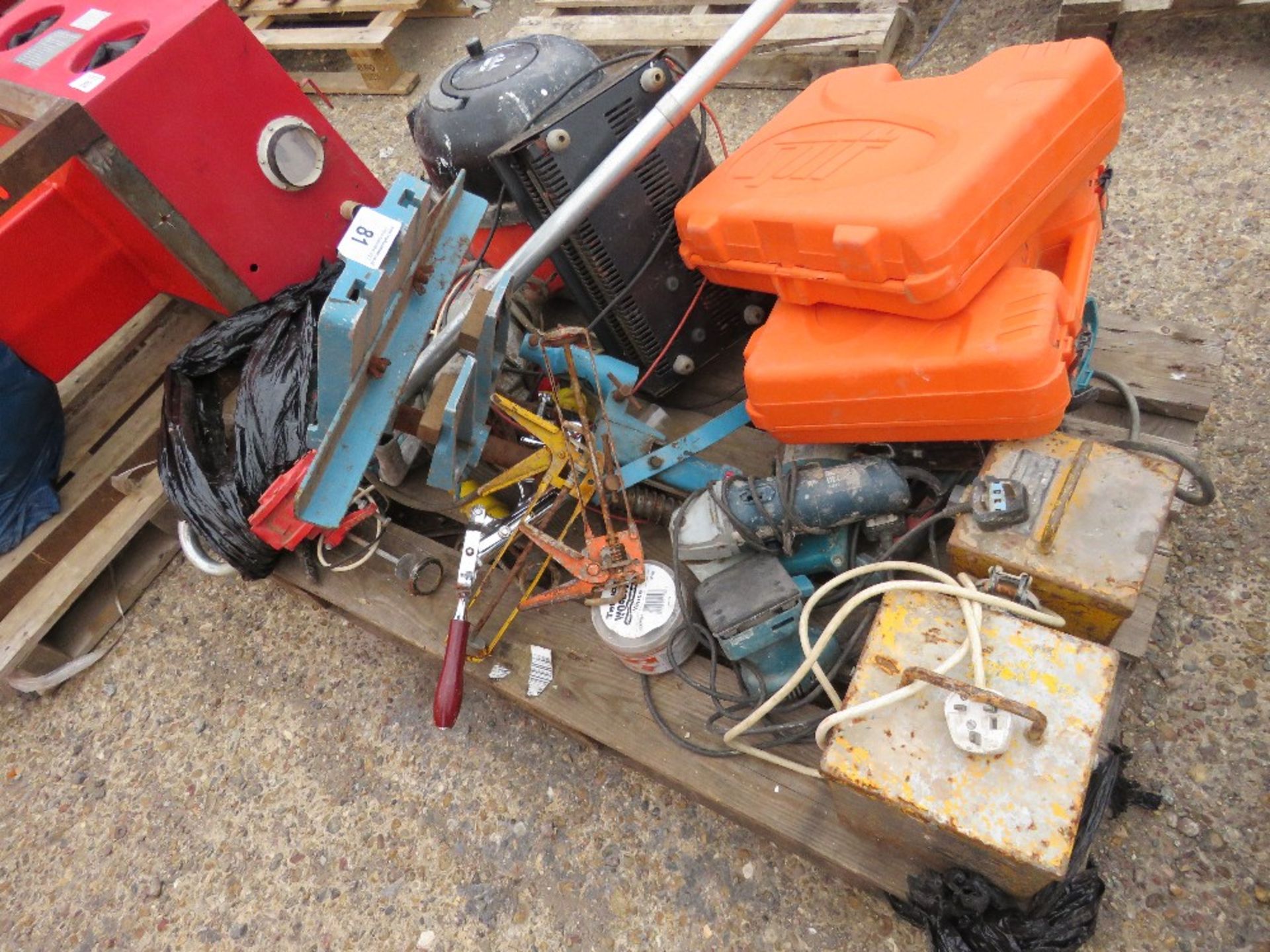 PALLET OF SUNDRY ITEMS, TOOLS ETC. THIS LOT IS SOLD UNDER THE AUCTIONEERS MARGIN SCHEME, THEREFOR - Image 6 of 6