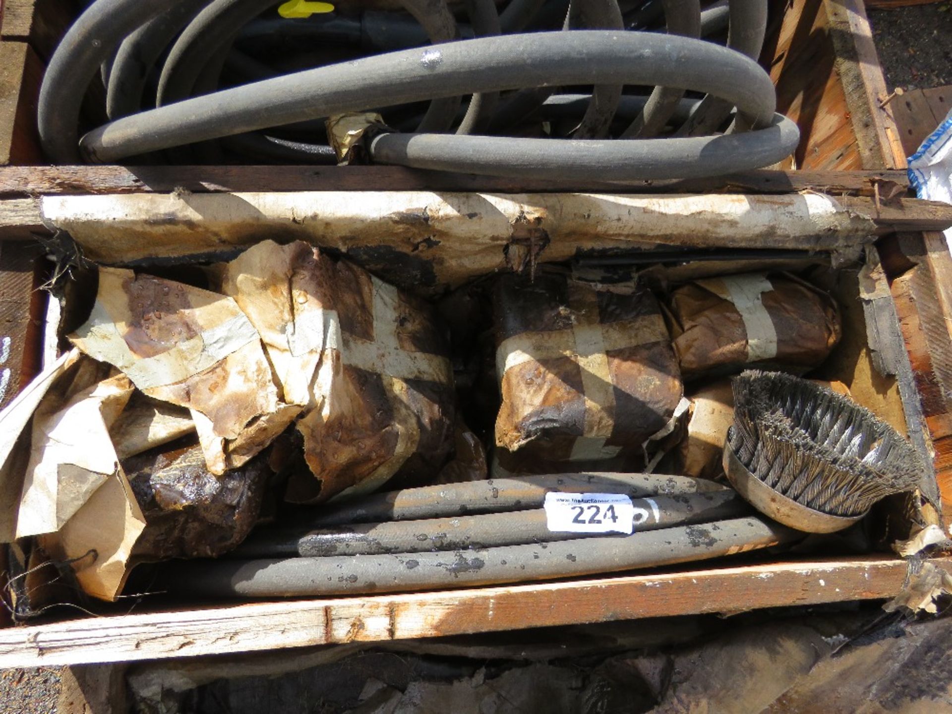 PALLET CONTAINING PNEUMATIC DRIVEN BRUSHES AND HEADS ETC. - Image 4 of 6