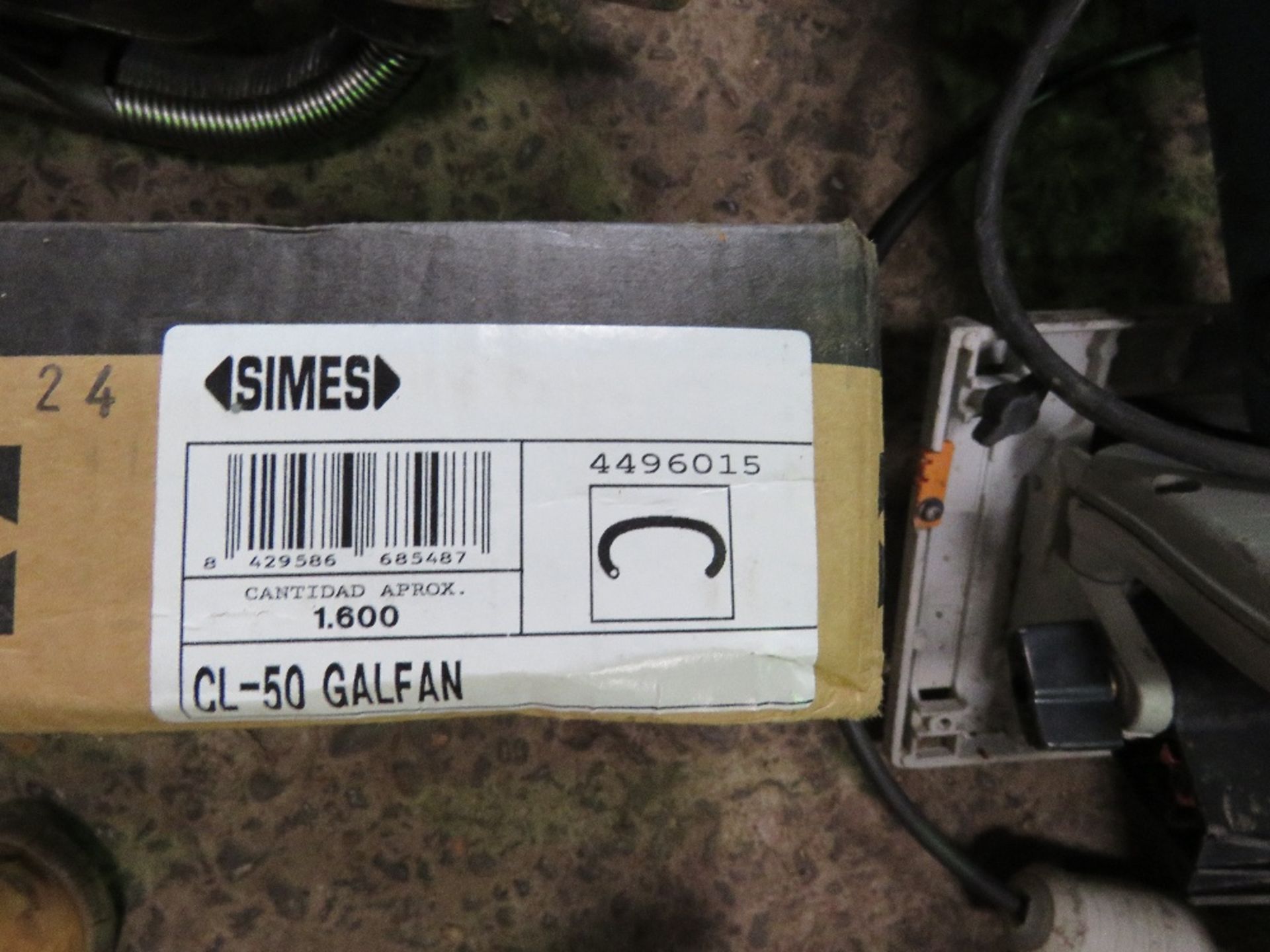 SIMES AIR POWERED STAPLER UNIT WITH A QUANTITY OF STAPLES. DIRECT FROM LOCAL RAIL CONTRACTOR WHO IS - Image 3 of 3