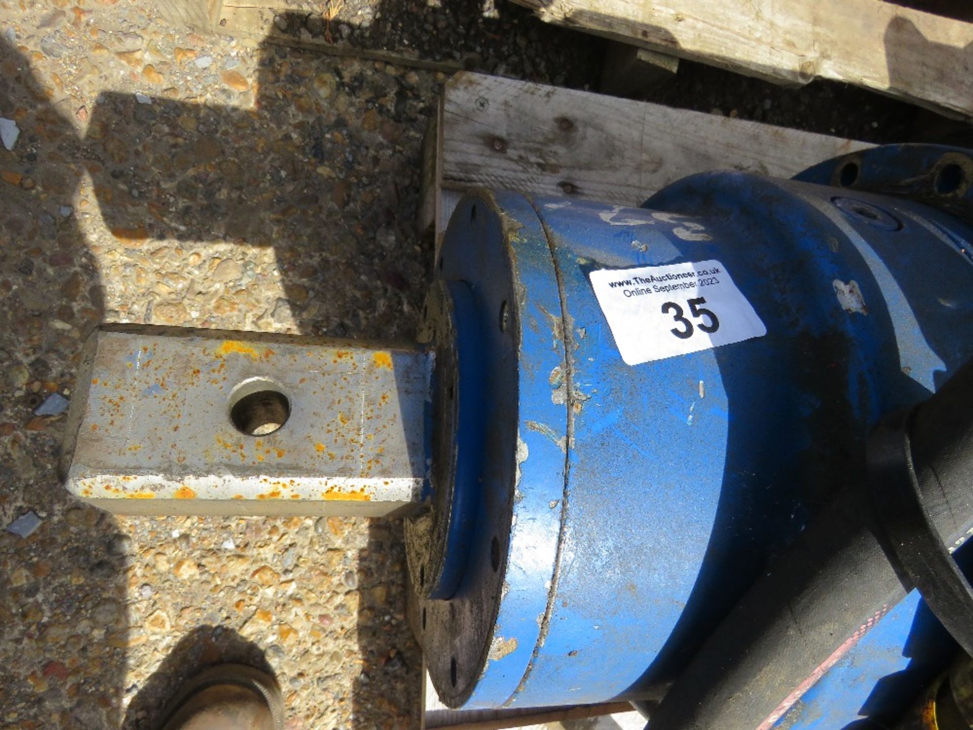 LARGE SIZED AUGER DRIVE HEAD WITH 75MM SQUARE DRIVE SHAFT. - Image 3 of 5