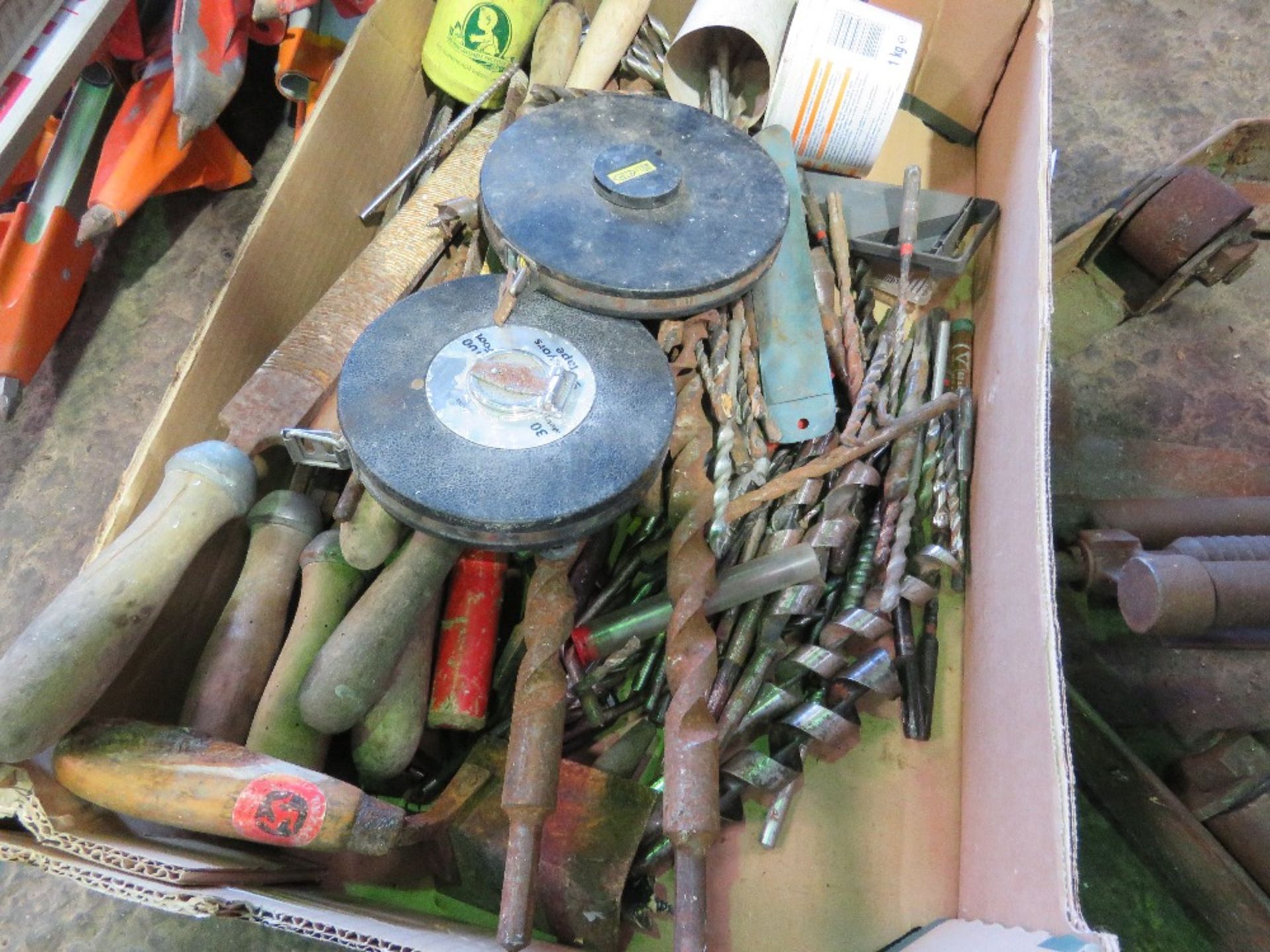 ASSORTED TOOLS, VICE PLUS DRILL BITS ETC. THIS LOT IS SOLD UNDER THE AUCTIONEERS MARGIN SCHEME, T - Image 4 of 5