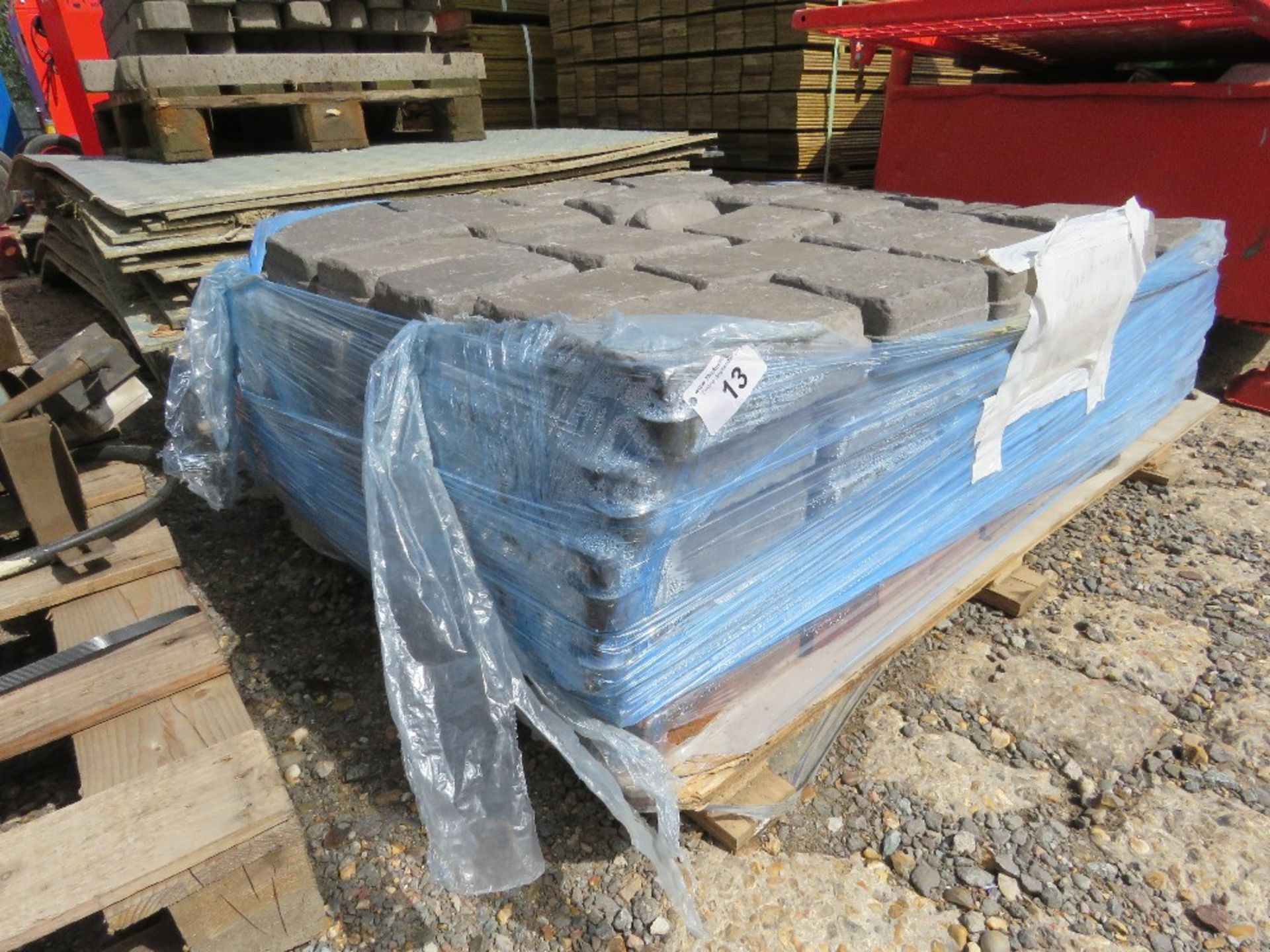 PALLET OF MARSHALLS DECORATIVE COBBLE EFFECT BLOCK PAVERS. THIS LOT IS SOLD UNDER THE AUCTIONEERS - Image 3 of 5