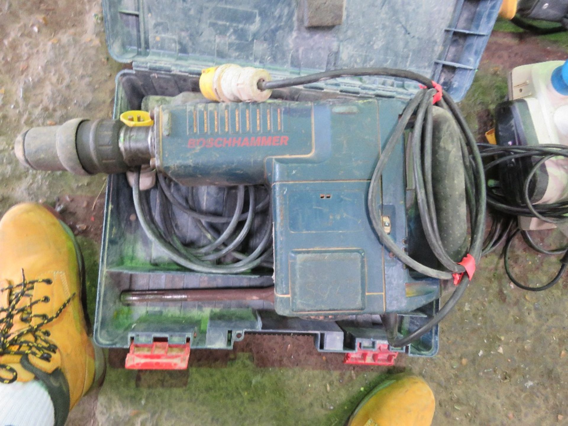 2 X BOSCH 110VOLT BREAKER DRILLS. THIS LOT IS SOLD UNDER THE AUCTIONEERS MARGIN SCHEME, THEREFORE
