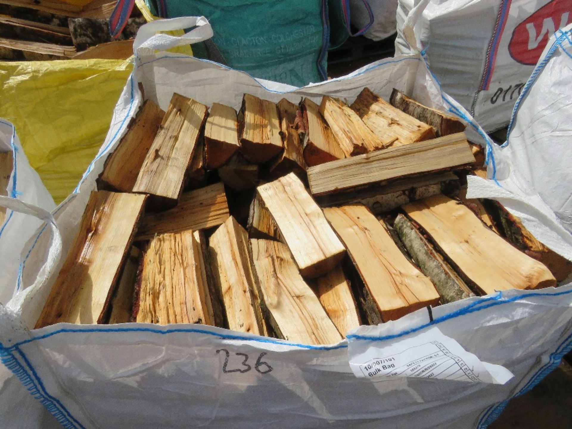 2 X BULK BAGS OF FIREWOOD LOGS, MAINLY SILVER BIRCH. THIS LOT IS SOLD UNDER THE AUCTIONEERS MARGI - Image 4 of 4