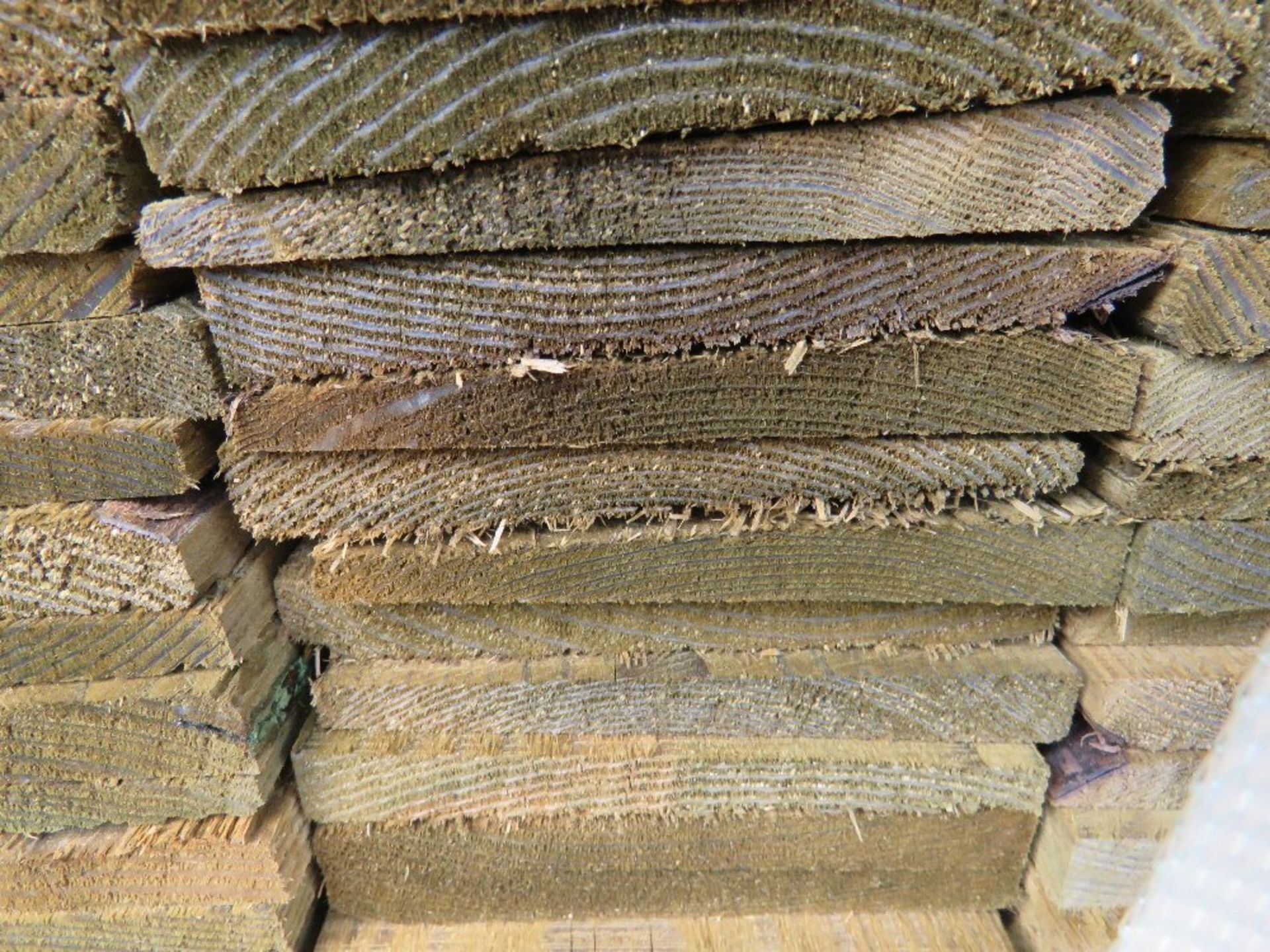 LARGE PACK OF PRESSURE TREATED FEATHER EDGE FENCE CLADDING TIMBER BOARDS. 1.50M LENGTH X 100MM WIDTH - Image 3 of 3