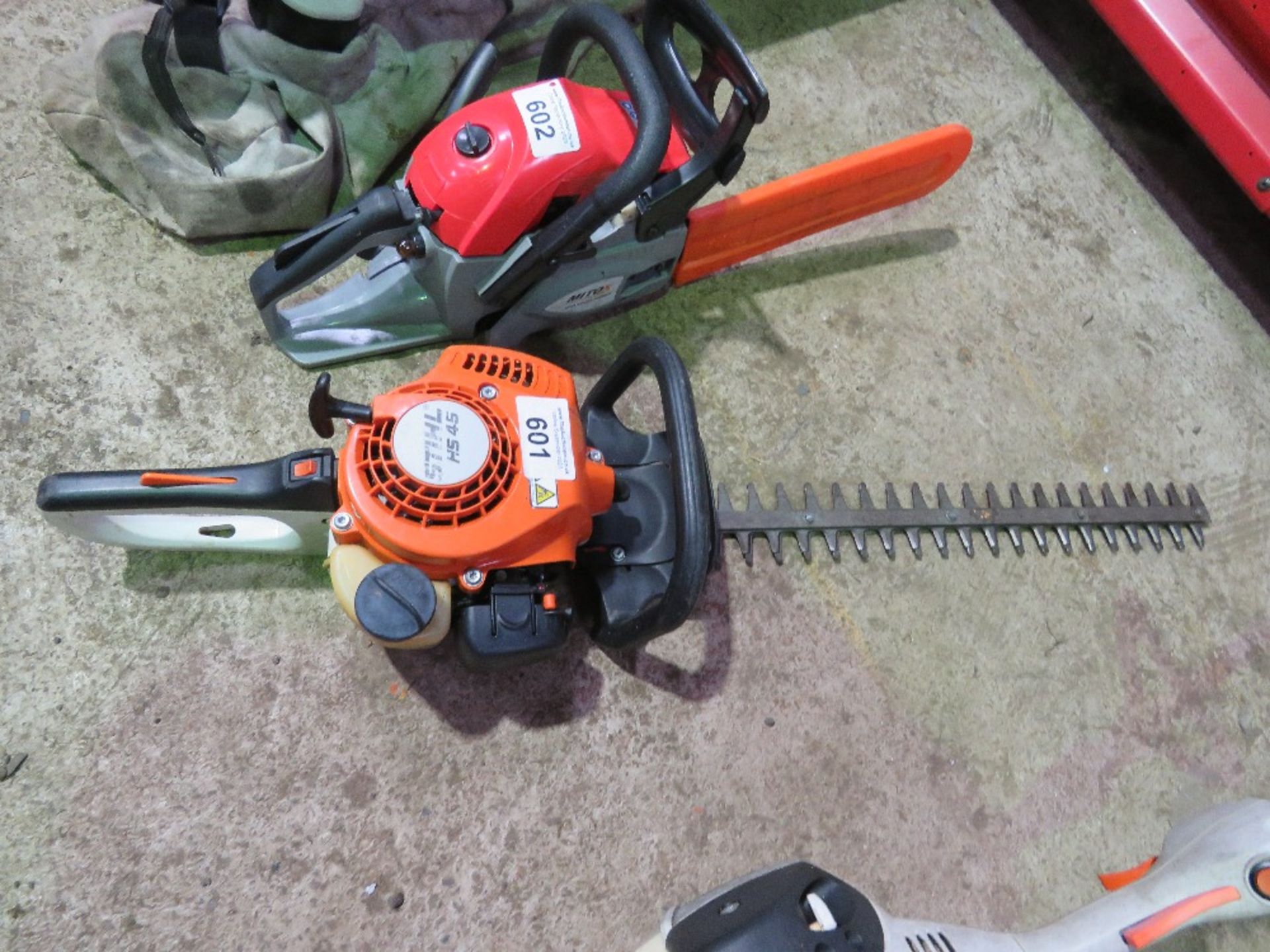 STIHL HS45 PETROL HEDGE CUTTER. THIS LOT IS SOLD UNDER THE AUCTIONEERS MARGIN SCHEME, THEREFORE N