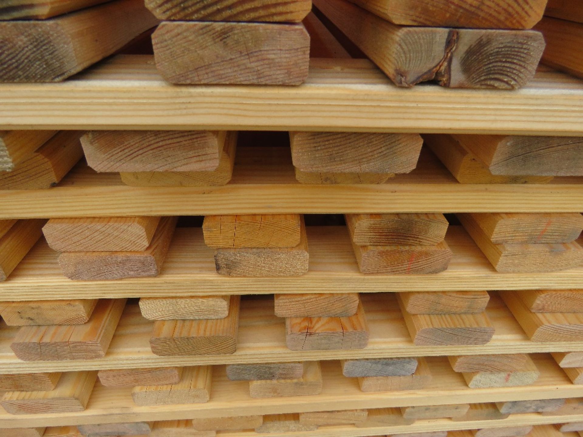 20no HIT AND MISS SLATTED FENCE PANELS: 1.83M LENGTH X 0.9M WIDTH APPROX. THIS LOT IS SOLD UNDER - Image 4 of 4