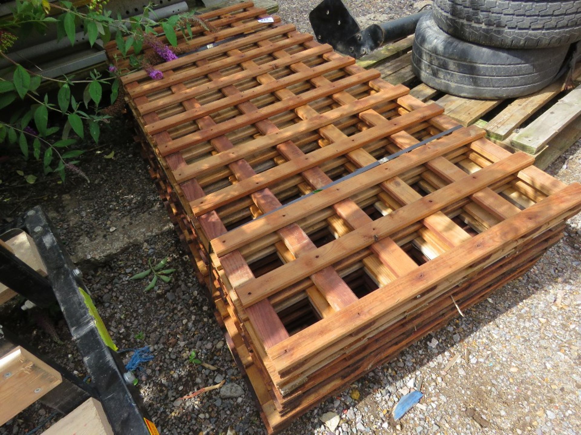 STACK OF 8NO WOODEN TRELLIS PANELS 1.68M X 0.72M APPROX. THIS LOT IS SOLD UNDER THE AUCTIONEERS M - Image 5 of 5