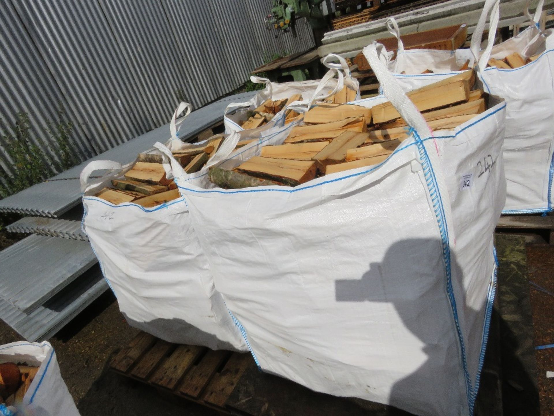 2 X BULK BAGS OF FIREWOOD LOGS, MAINLY SILVER BIRCH. THIS LOT IS SOLD UNDER THE AUCTIONEERS MARGI