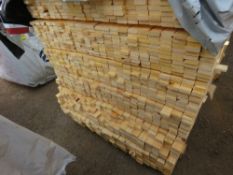 LARGE PACK OF UNTREATED VENETIAN PALE TIMBER CLADDING SLATS: 1.73M LENGTH X 45MM X 16MM APPROX.