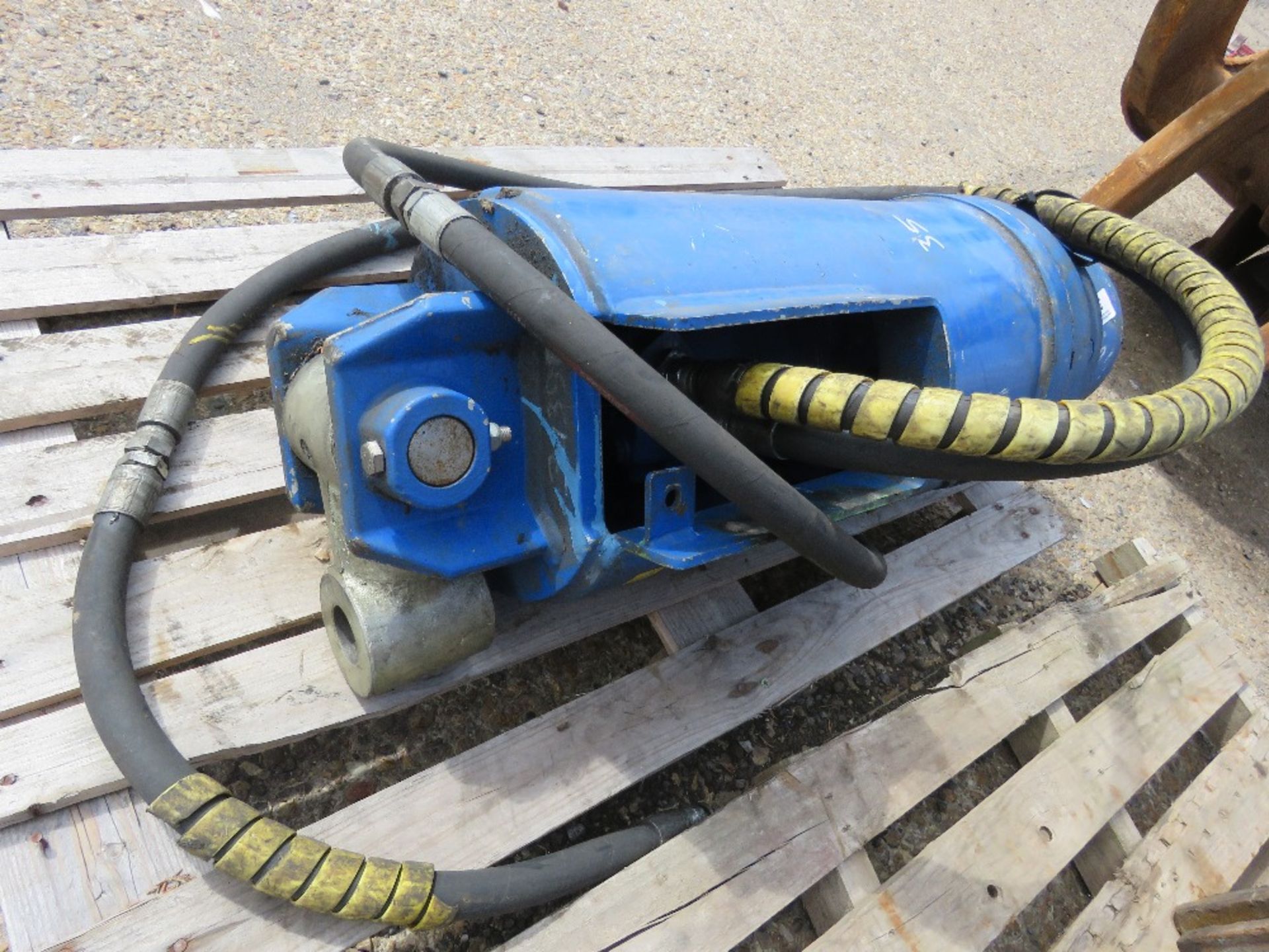 LARGE SIZED AUGER DRIVE HEAD WITH 75MM SQUARE DRIVE SHAFT. - Image 5 of 5