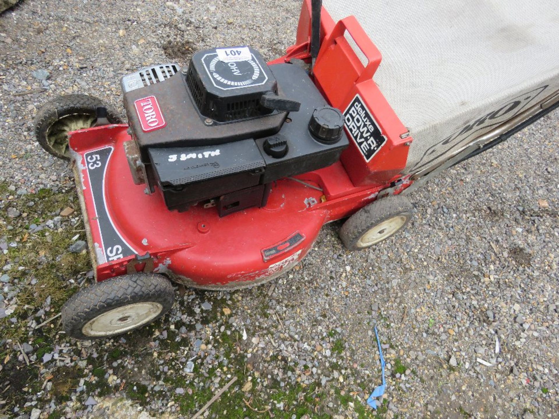 TORO MOWER WITH A COLLECTOR. THIS LOT IS SOLD UNDER THE AUCTIONEERS MARGIN SCHEME, THEREFORE NO V - Image 4 of 5