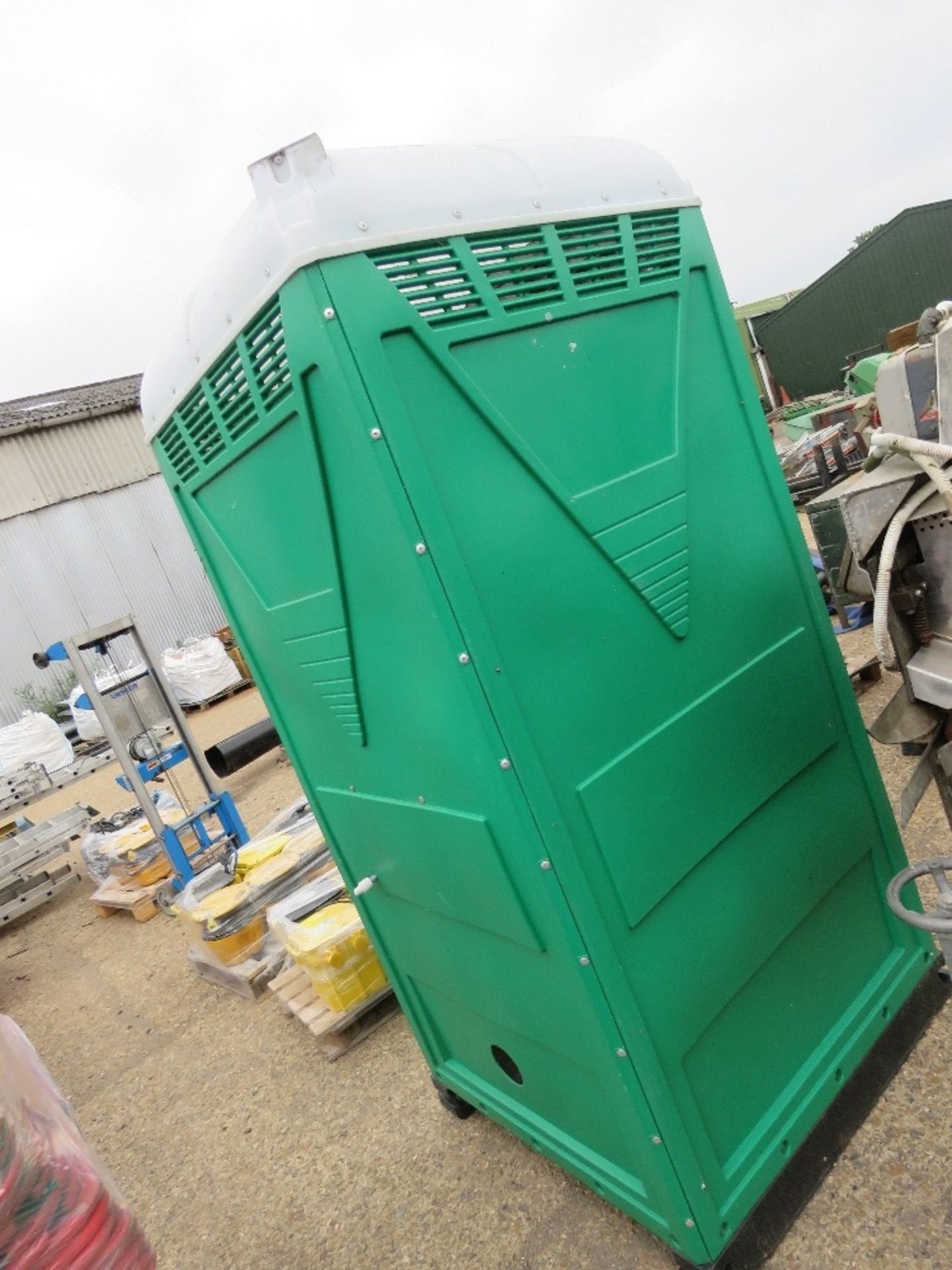 MAINS PORTABLE SITE TOILET. - Image 3 of 7