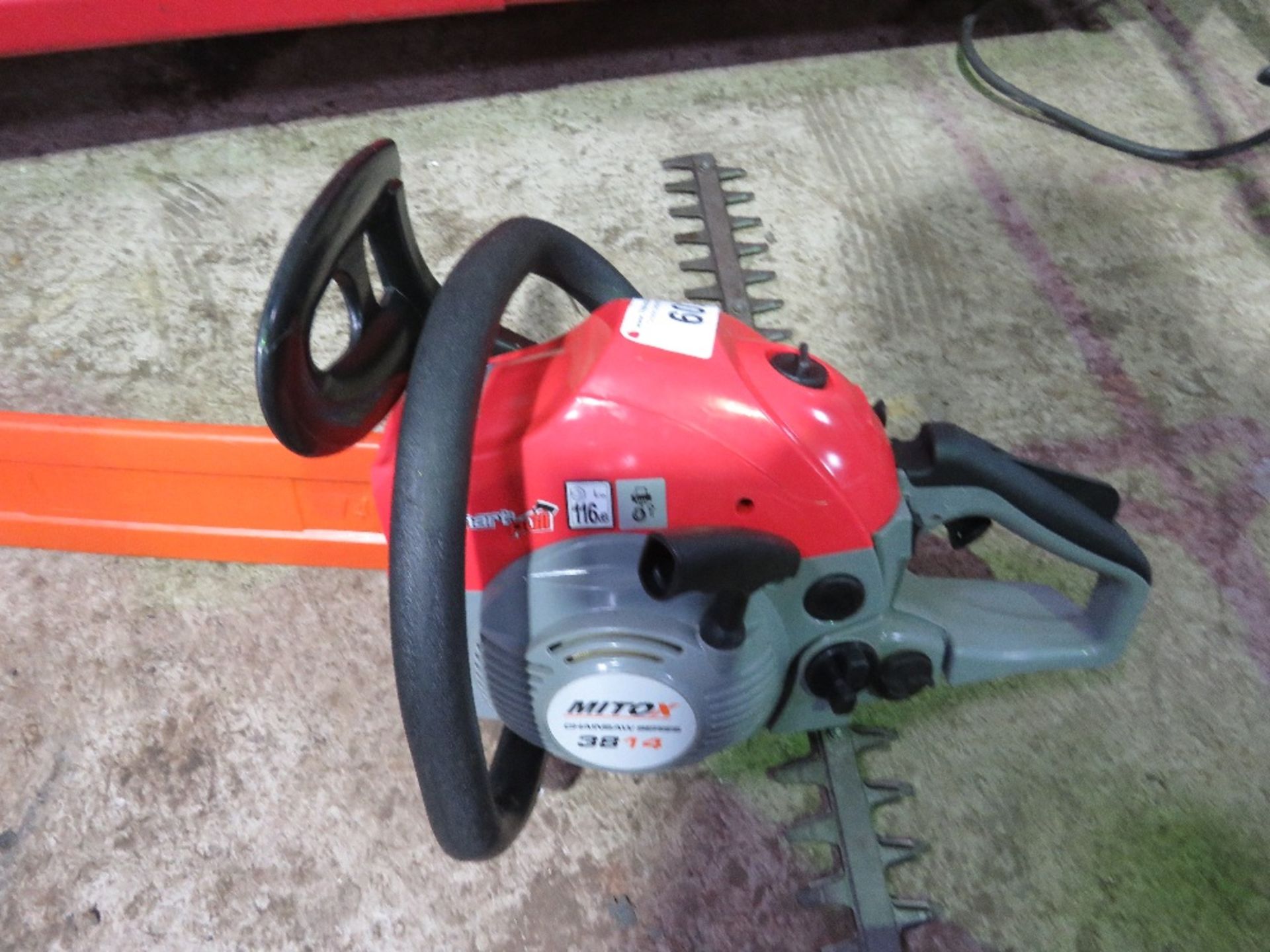 MITOX PETROL CHAINSAW. THIS LOT IS SOLD UNDER THE AUCTIONEERS MARGIN SCHEME, THEREFORE NO VAT WIL - Image 2 of 3