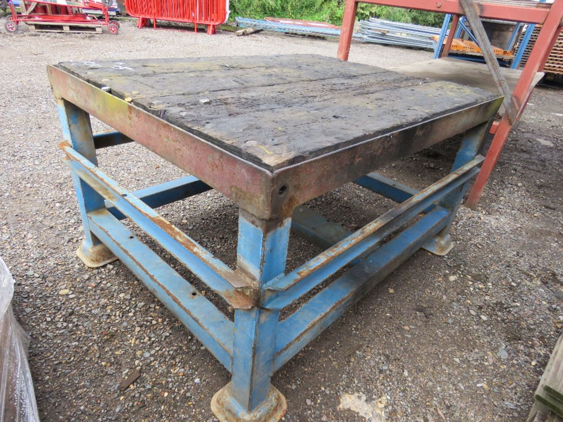 HEAVY DUTY STAND/BENCH UNIT 90CM X 115CM APPROX. - Image 4 of 4