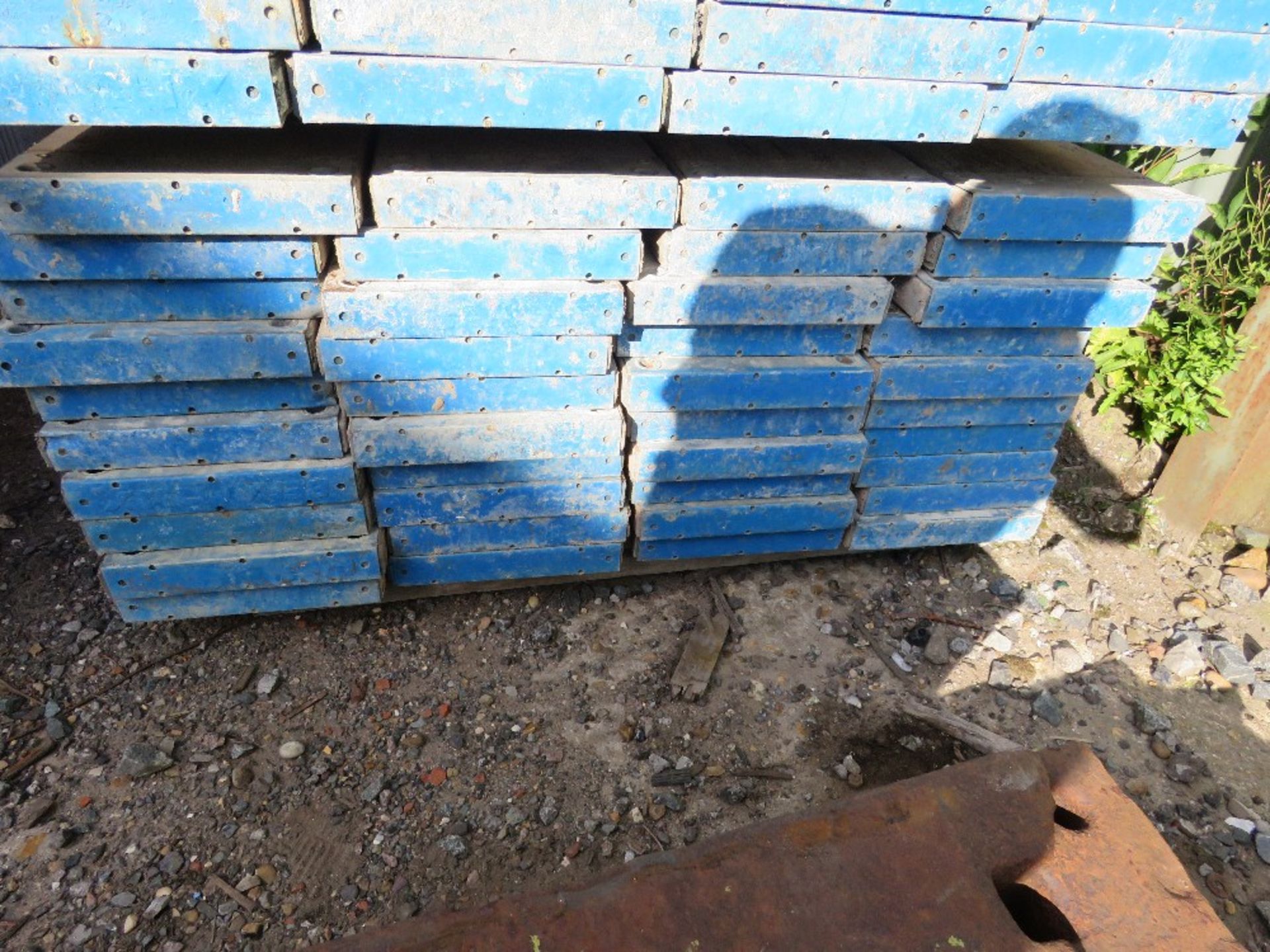 PACK OF 40NO METAL ENDED HEAVY DUTY SCAFFOLD BOARDS 29CM WIDTH X 2.5M LENGTH APPROX. - Image 2 of 2