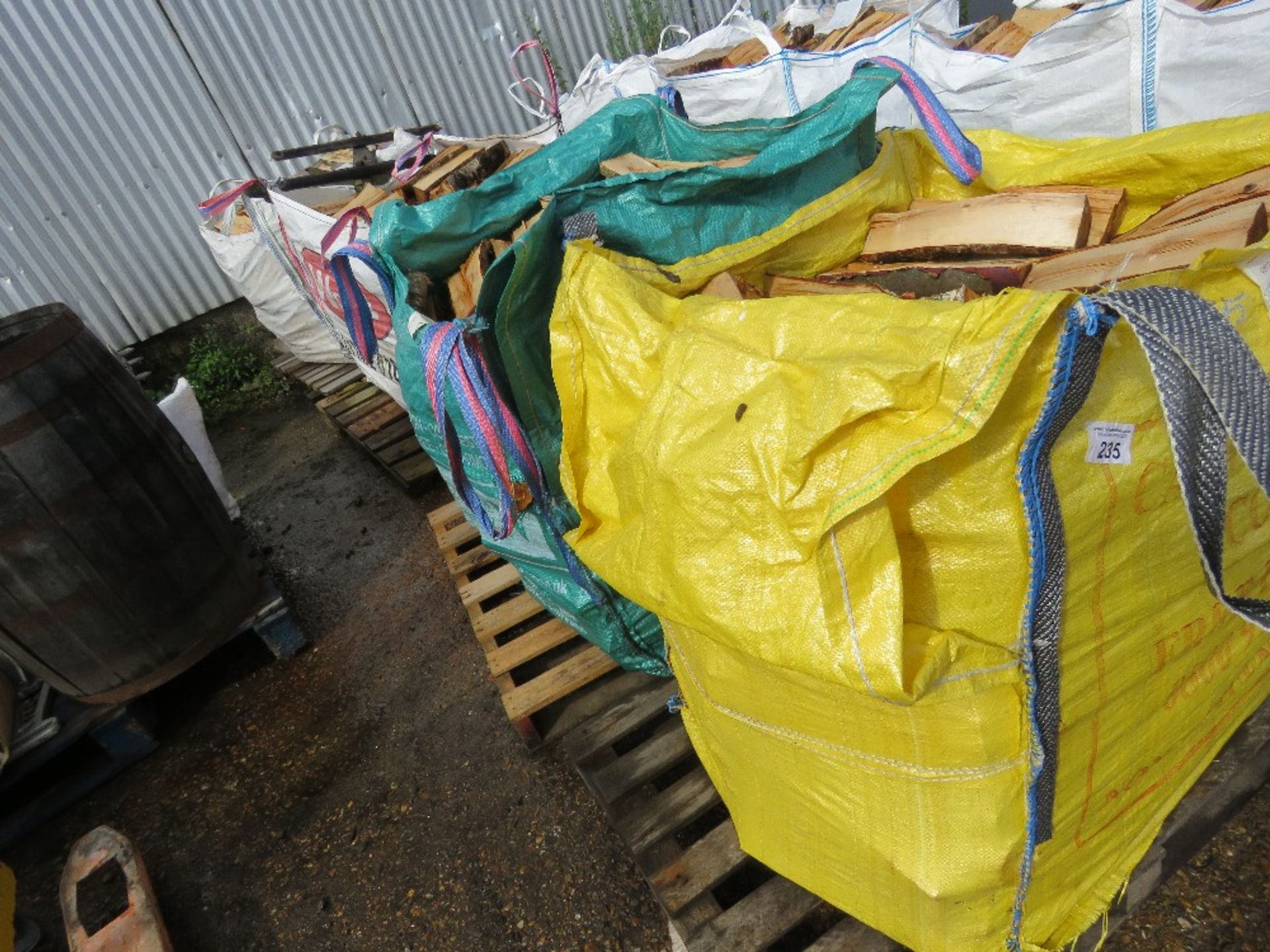 2 X BULK BAGS OF FIREWOOD LOGS, MAINLY SILVER BIRCH. THIS LOT IS SOLD UNDER THE AUCTIONEERS MARGI