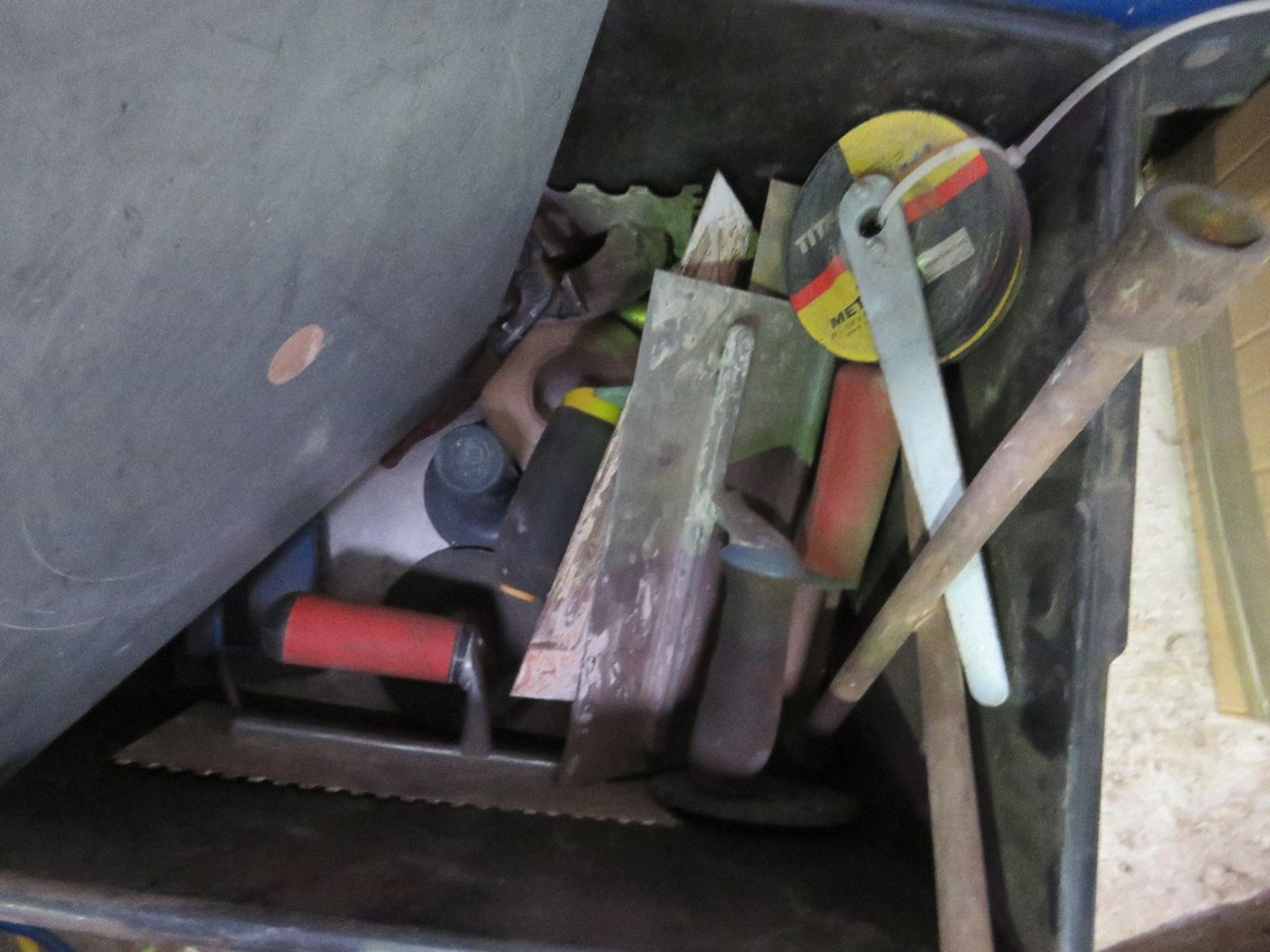 2NO MANUAL PIPE BENDERS PLUS CRIMPER AND ASSORTED TOOLS. THIS LOT IS SOLD UNDER THE AUCTIONEERS M - Image 6 of 6