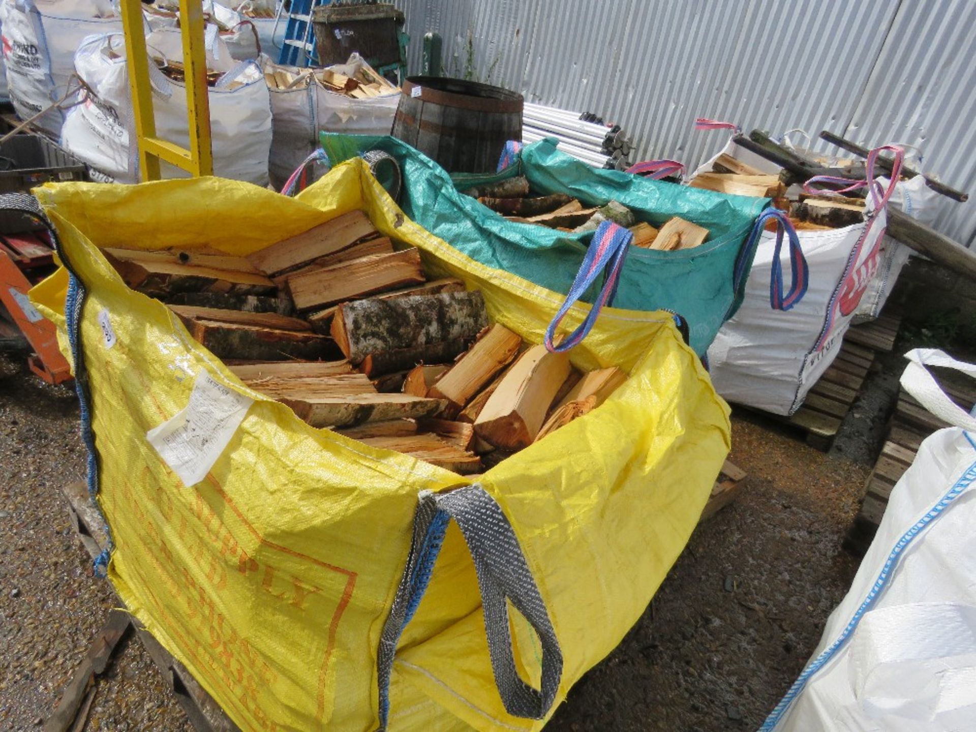 2 X BULK BAGS OF FIREWOOD LOGS, MAINLY SILVER BIRCH. THIS LOT IS SOLD UNDER THE AUCTIONEERS MARGI - Image 2 of 4