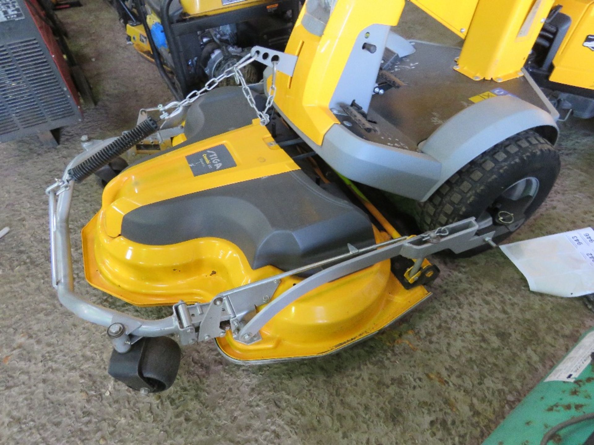 STIGA PARK 520P RIDE ON MOWER WITH COMBI 100 DECK. 273 REC HRS, YEAR 2015. WHEN TESTED WAS SEEN TO D - Image 4 of 11