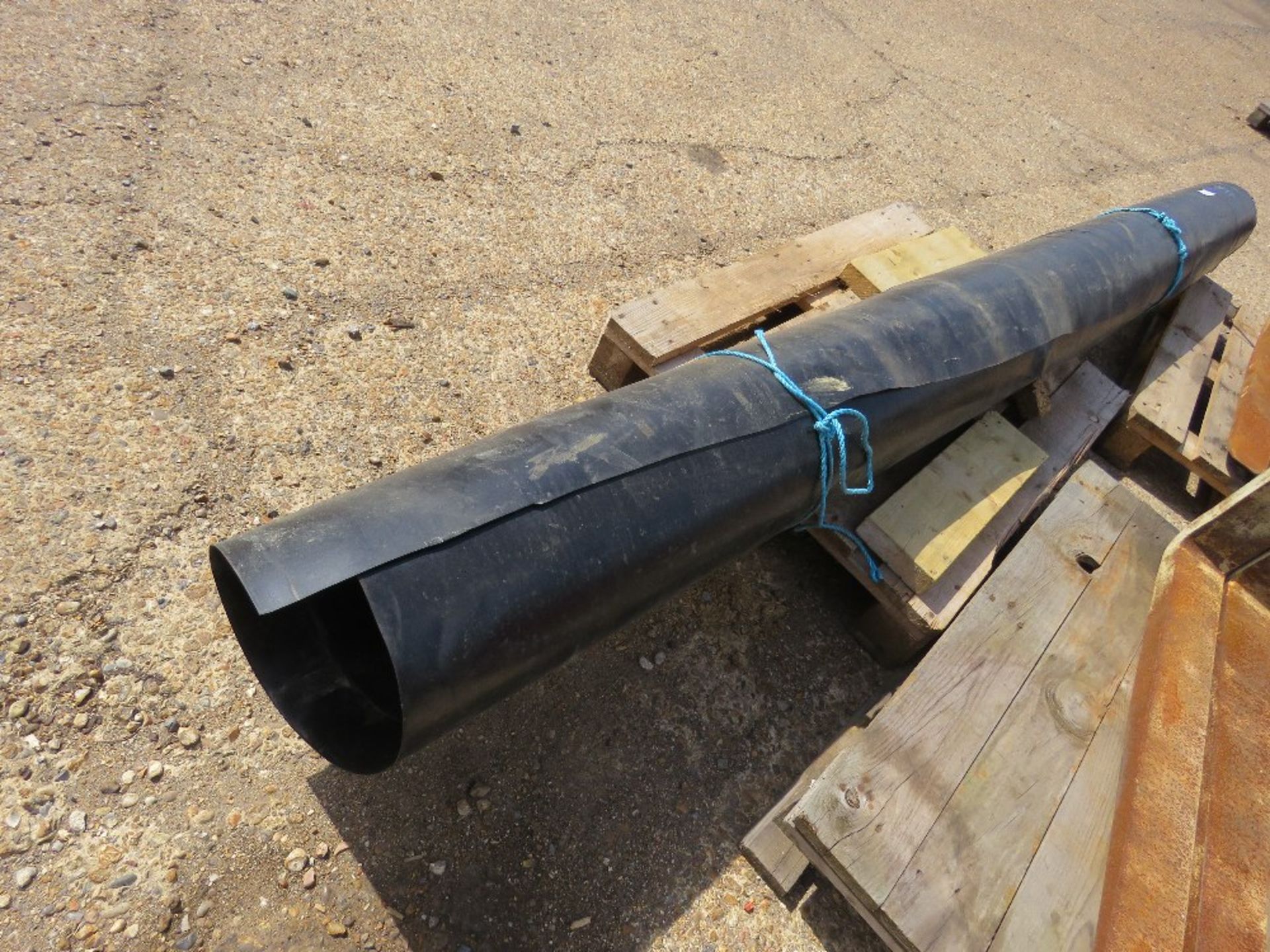 LARGE ROLL OF HEAVY DUTY MEMBRANE MATERIAL, 9FT WIDTH APPROX. - Image 5 of 6