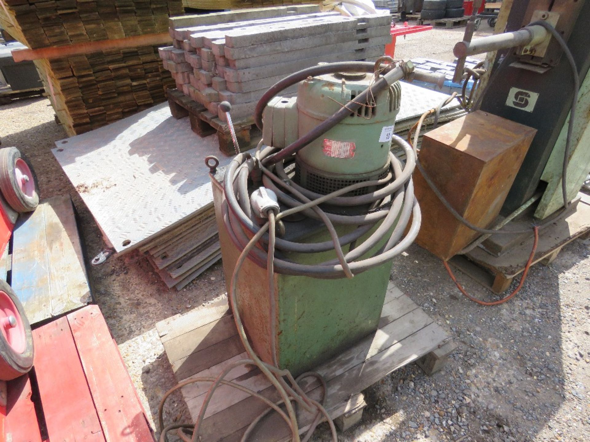 HYDRAULIC POWER PACK, 3 PHASE POWERED. THIS LOT IS SOLD UNDER THE AUCTIONEERS MARGIN SCHEME, THER