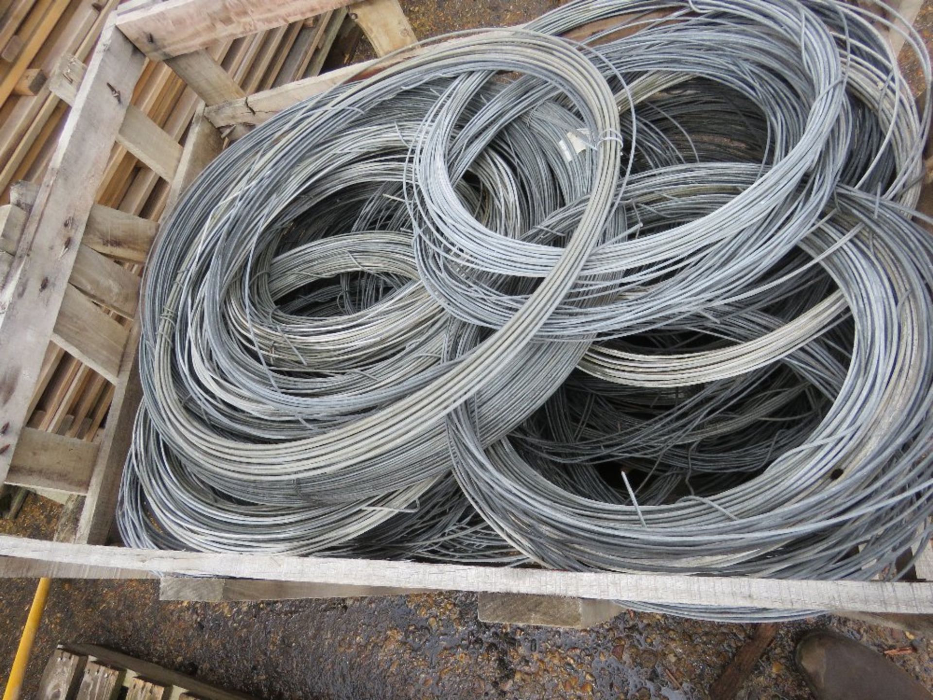 ASSORTED GALVANISED FENCING WIRE 2.5/3.5MM. - Image 5 of 6
